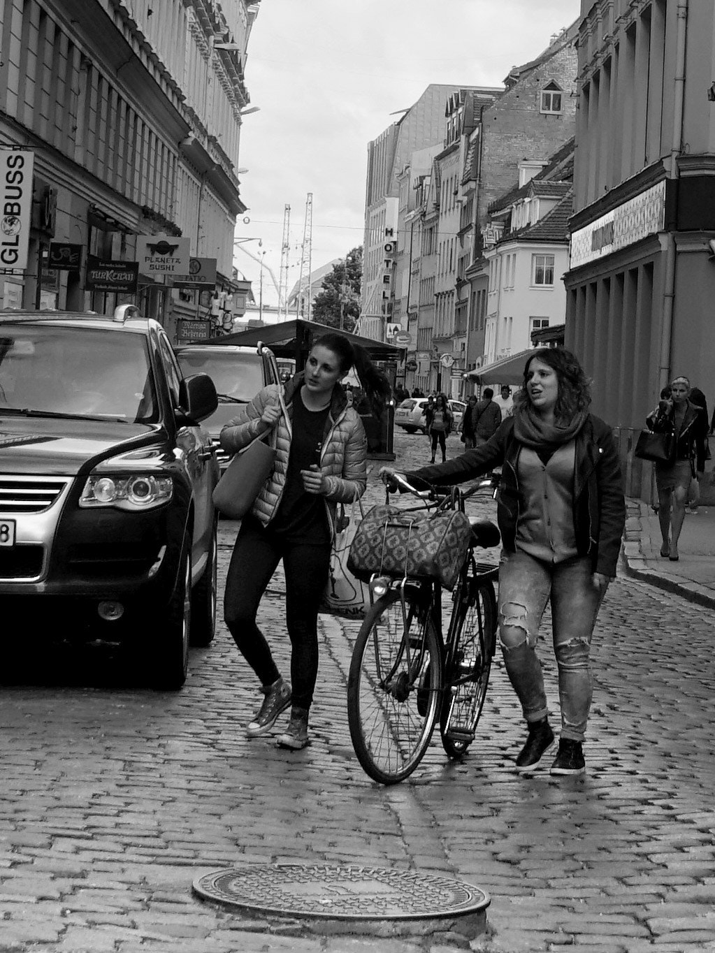 Sony a6000 + Sony E 18-55mm F3.5-5.6 OSS sample photo. City street photography