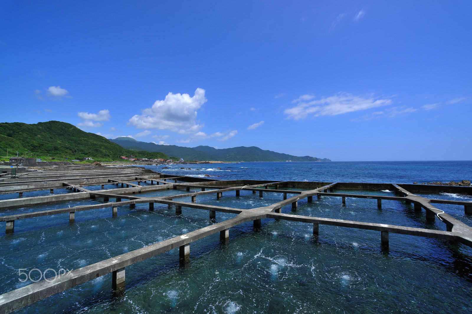 Nikon D3X sample photo. 山,養殖,海,海邊,漁業 photography