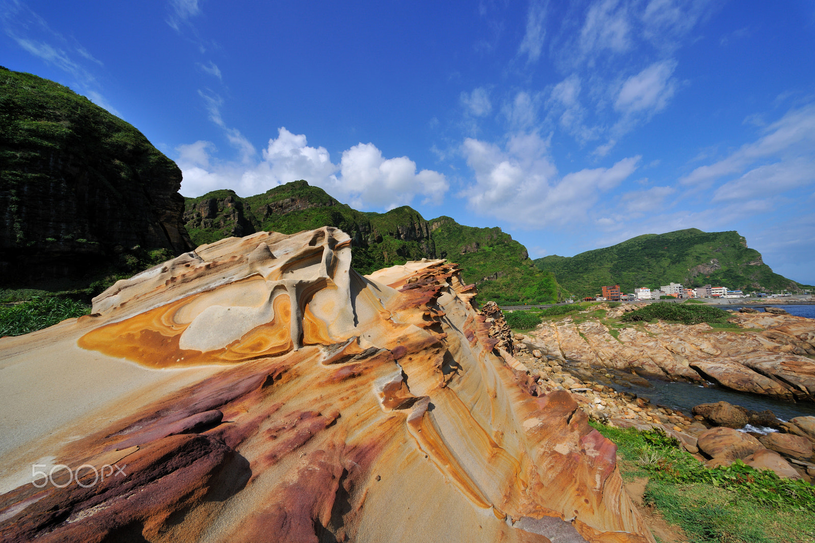 Nikon D3X + Nikon AF Nikkor 14mm F2.8D ED sample photo. 山,岩石,海,海邊,海岸 photography