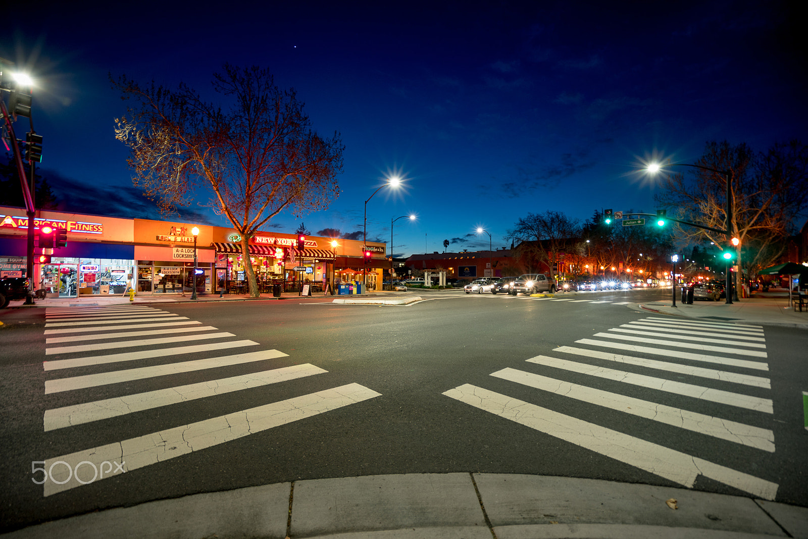 Sony a7R + Sony Vario-Tessar T* FE 16-35mm F4 ZA OSS sample photo. Symmetrical crossings photography