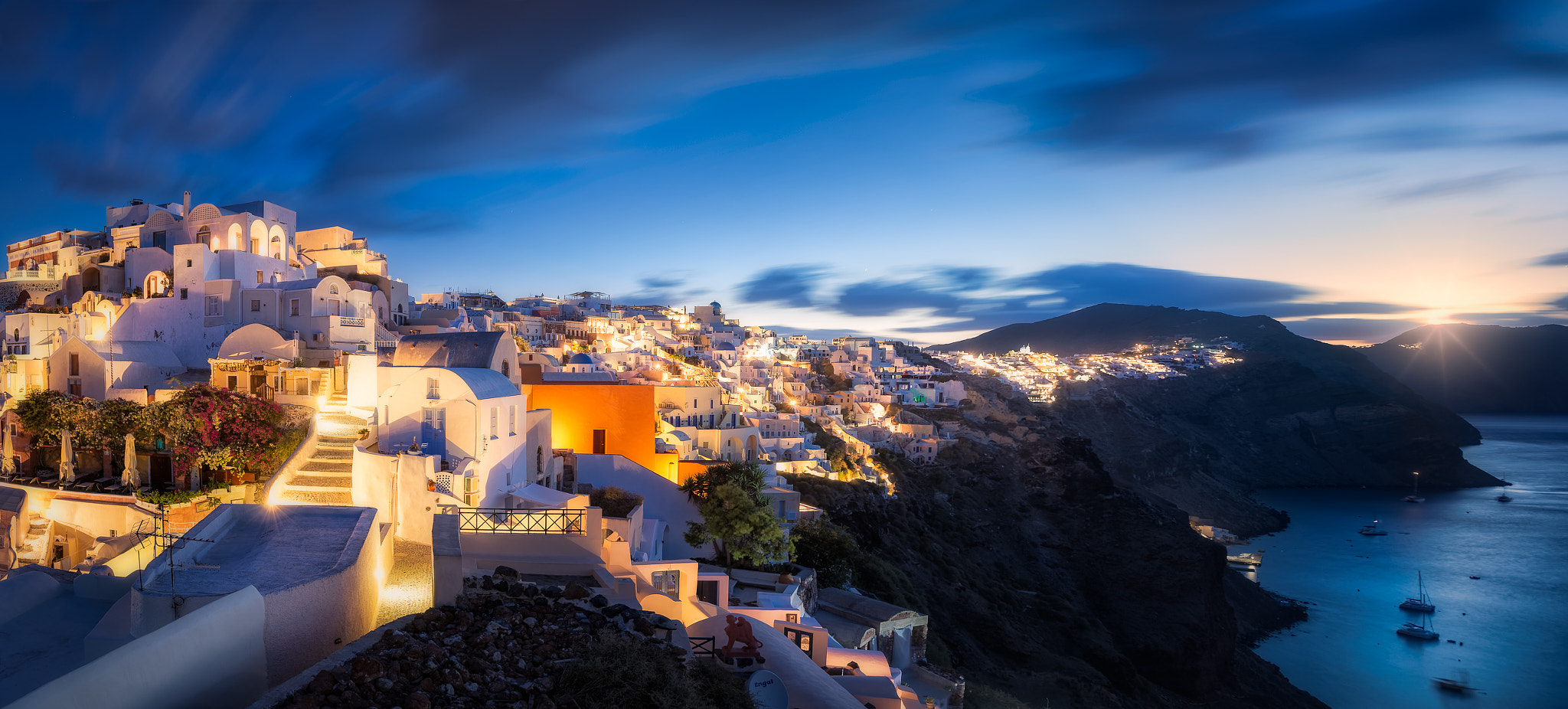 Nikon AF-S Nikkor 14-24mm F2.8G ED sample photo. Oia's early sunrise photography
