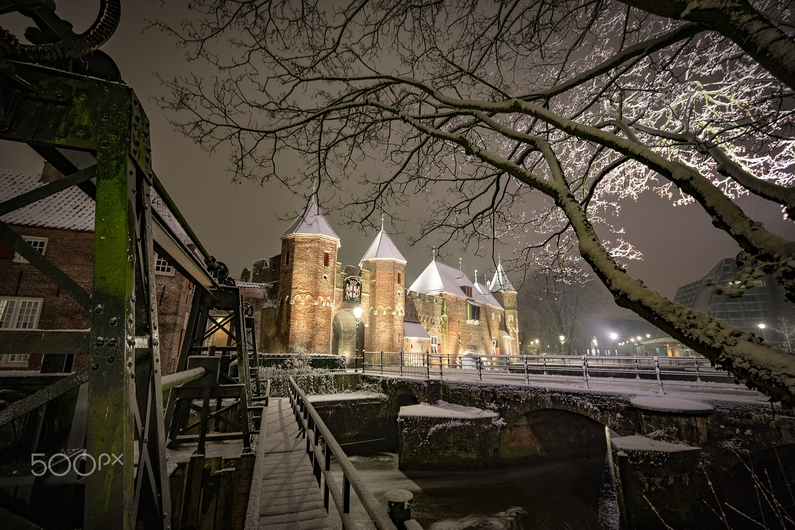 Sony a7R + Sony Vario-Tessar T* FE 16-35mm F4 ZA OSS sample photo. Snow white castle photography