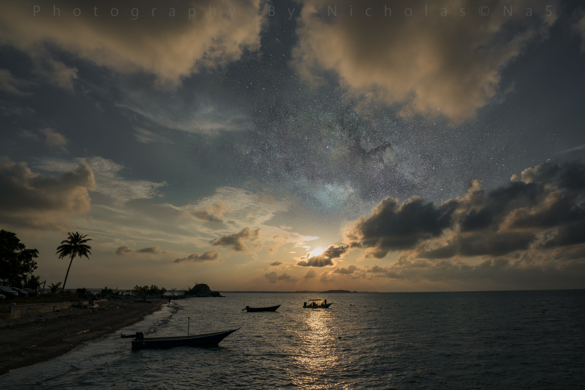 Sony a7R II + Sony Vario-Tessar T* FE 16-35mm F4 ZA OSS sample photo. Milky way & sunset photography