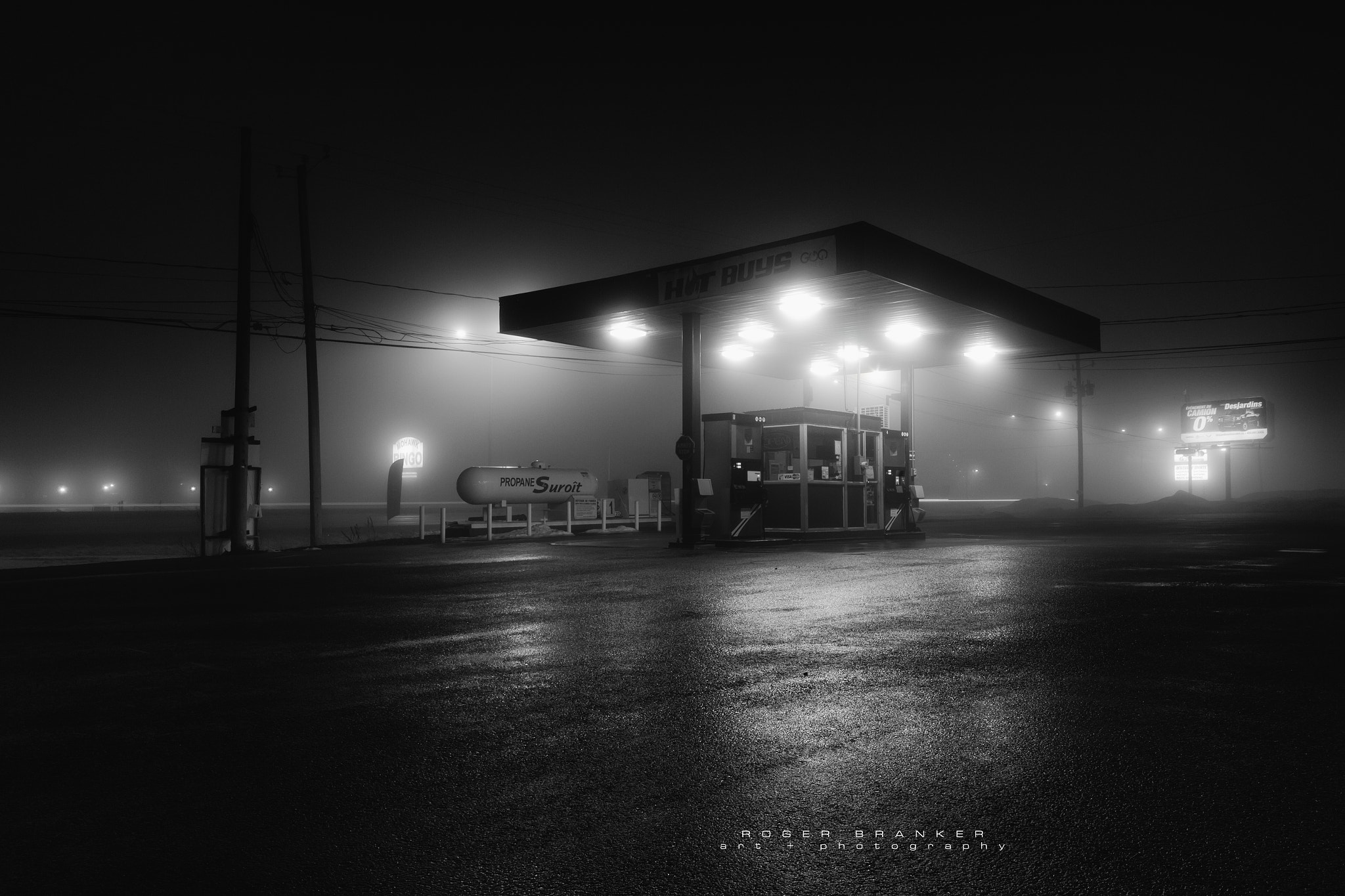 Canon EOS 7D + Sigma 10-20mm F4-5.6 EX DC HSM sample photo. Foggy night photography