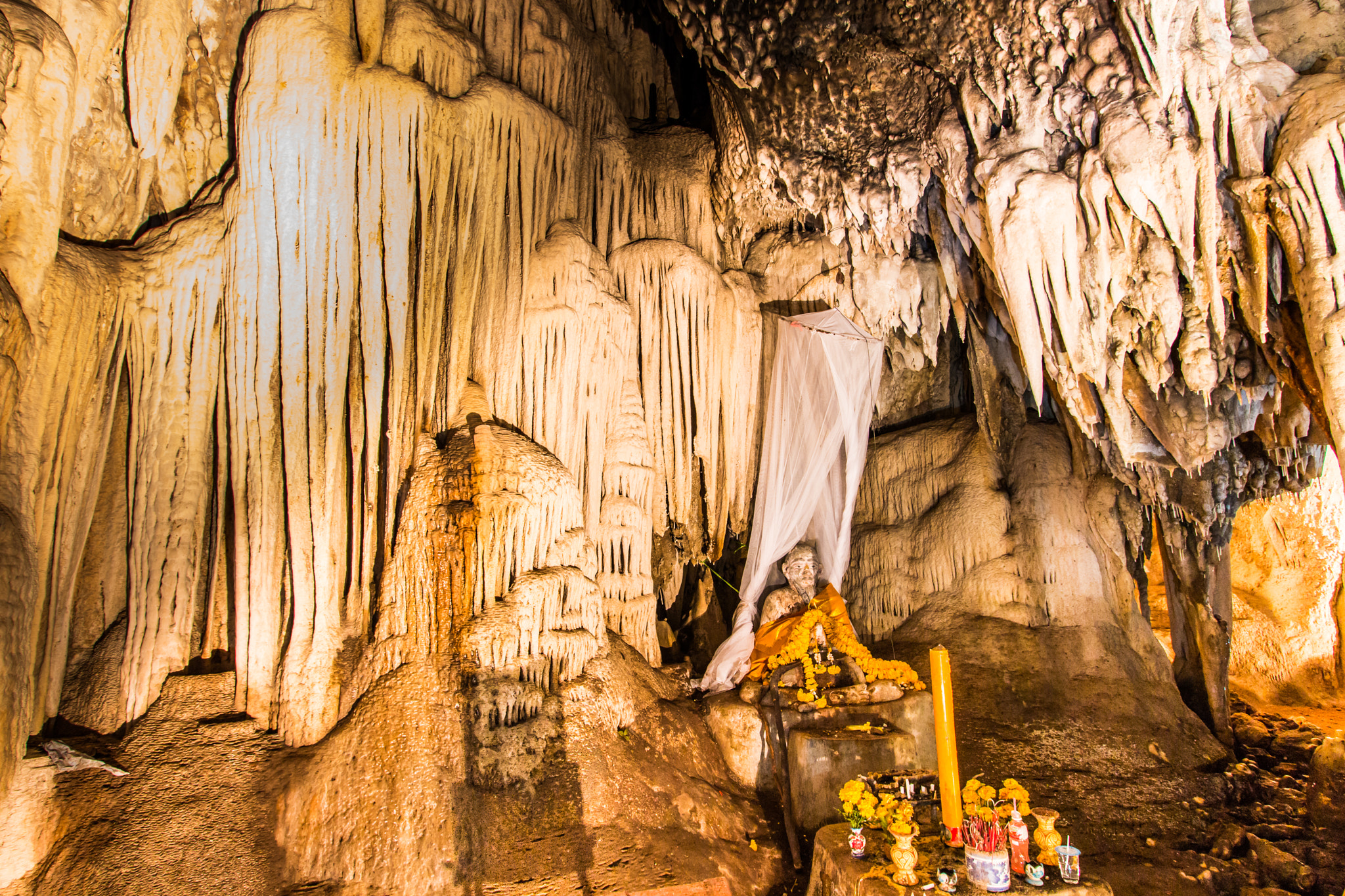 Canon EOS 70D + Canon EF-S 10-22mm F3.5-4.5 USM sample photo. Khao chang hai cave photography