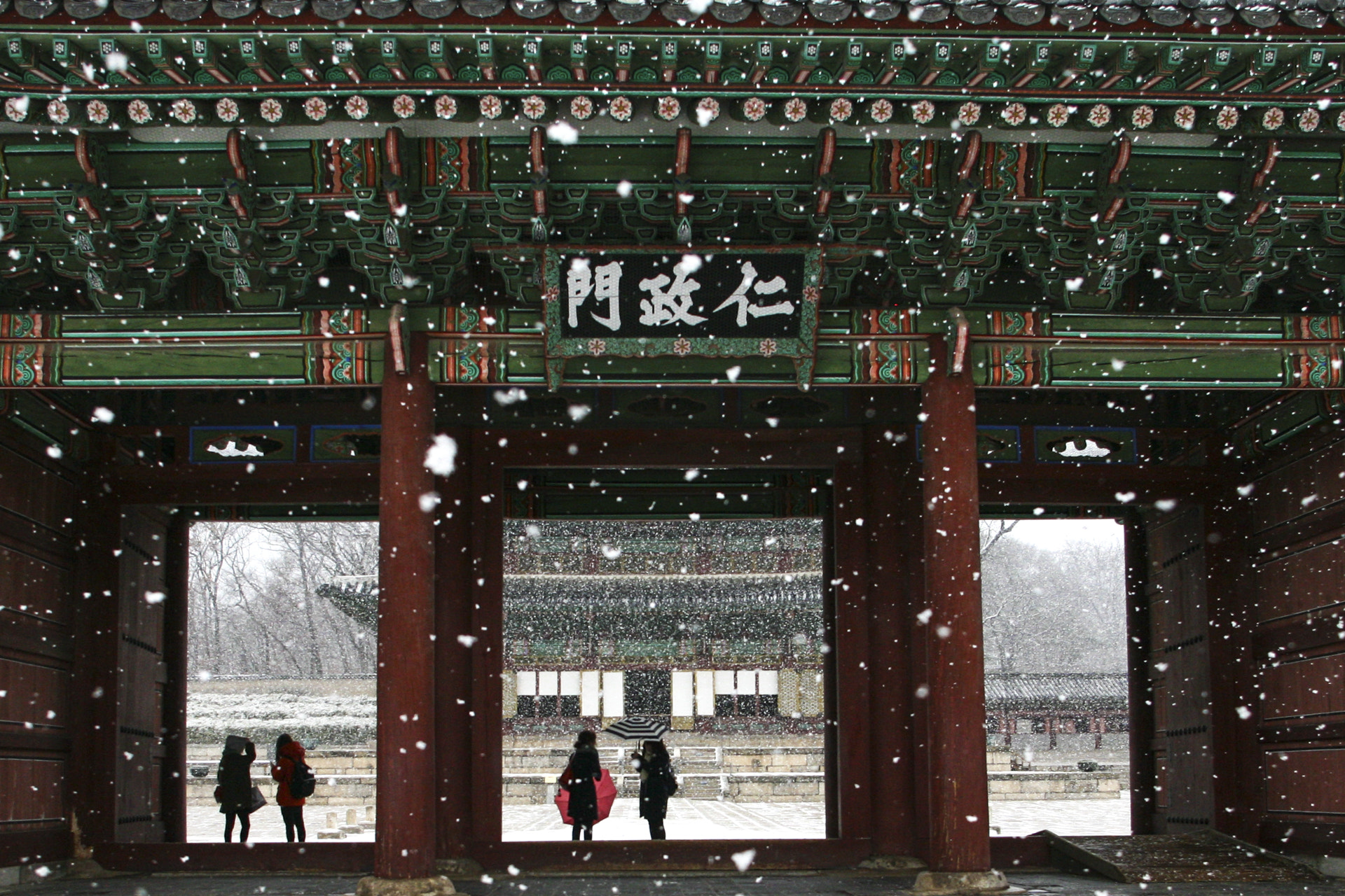 Canon EF 20-35mm F3.5-4.5 USM sample photo. Castle in the snow pt. ii photography