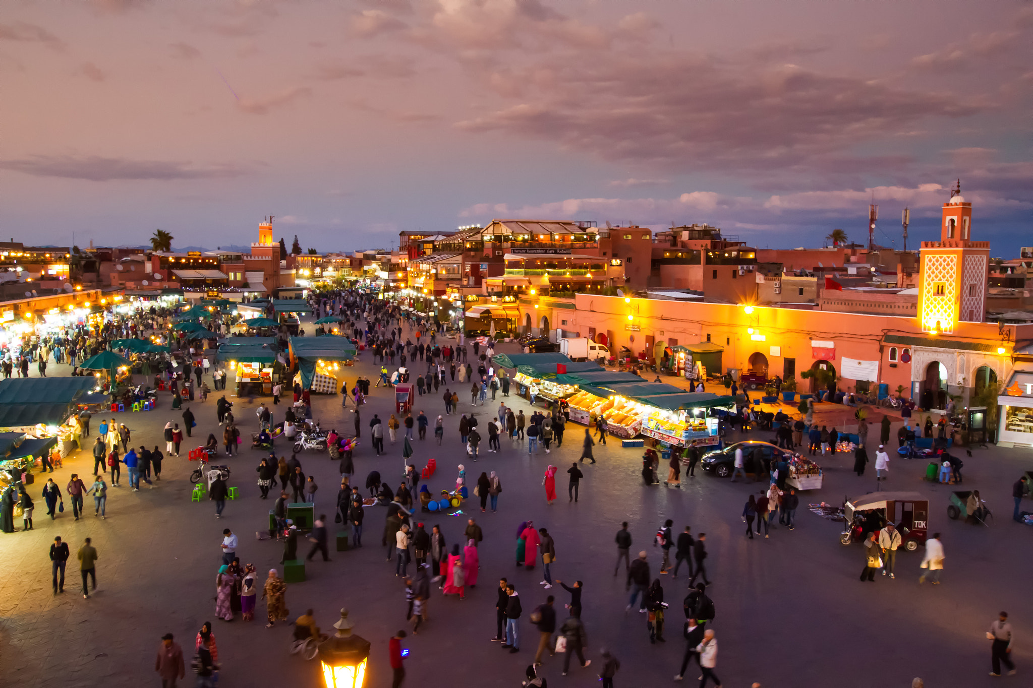 Canon EOS 7D + Sigma 10-20mm F3.5 EX DC HSM sample photo. Sunset on the jemaa el-fnaa photography