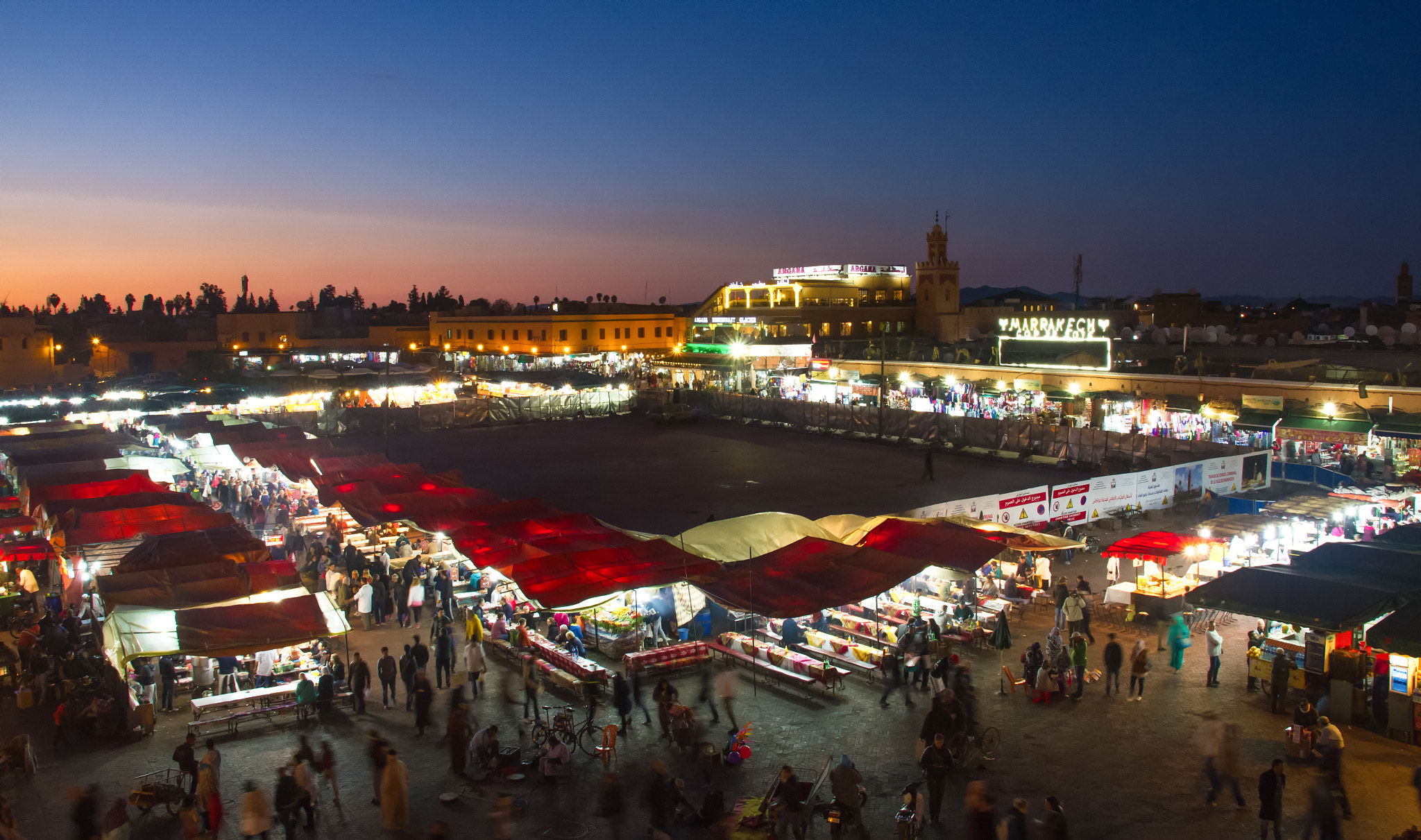 Canon EOS 7D + Sigma 18-200mm f/3.5-6.3 DC OS sample photo. The jemaa el-fnaa at night photography