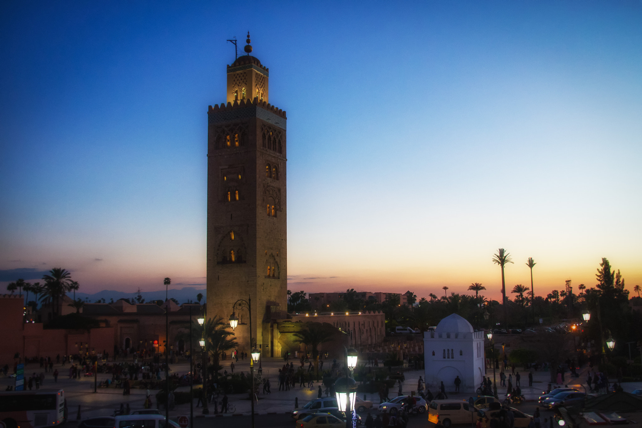 Canon EOS 7D + Sigma 18-200mm f/3.5-6.3 DC OS sample photo. Koutoubia at night photography