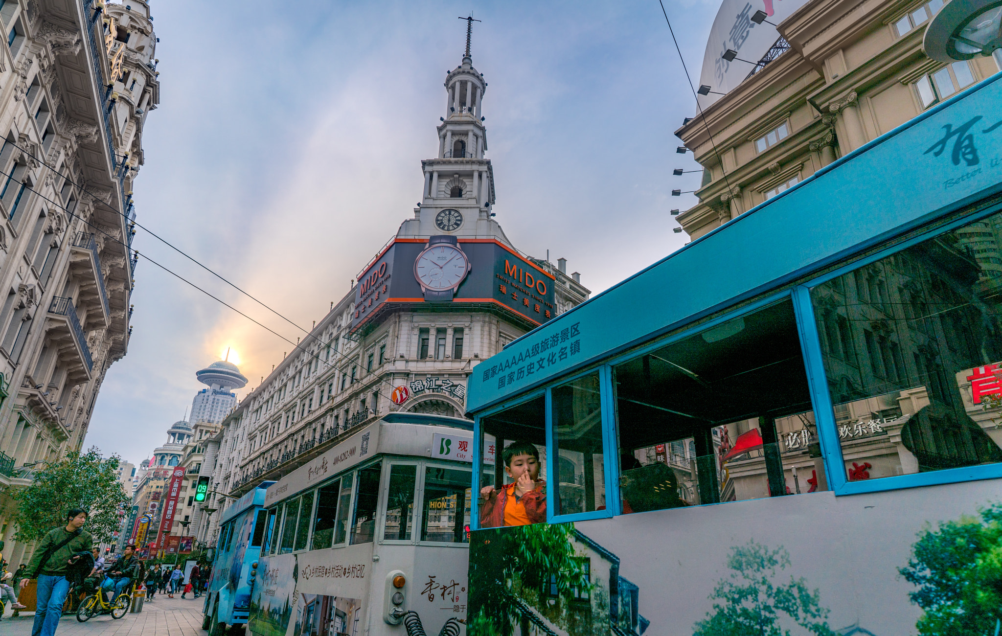 ZEISS Batis 18mm F2.8 sample photo. Bund photography