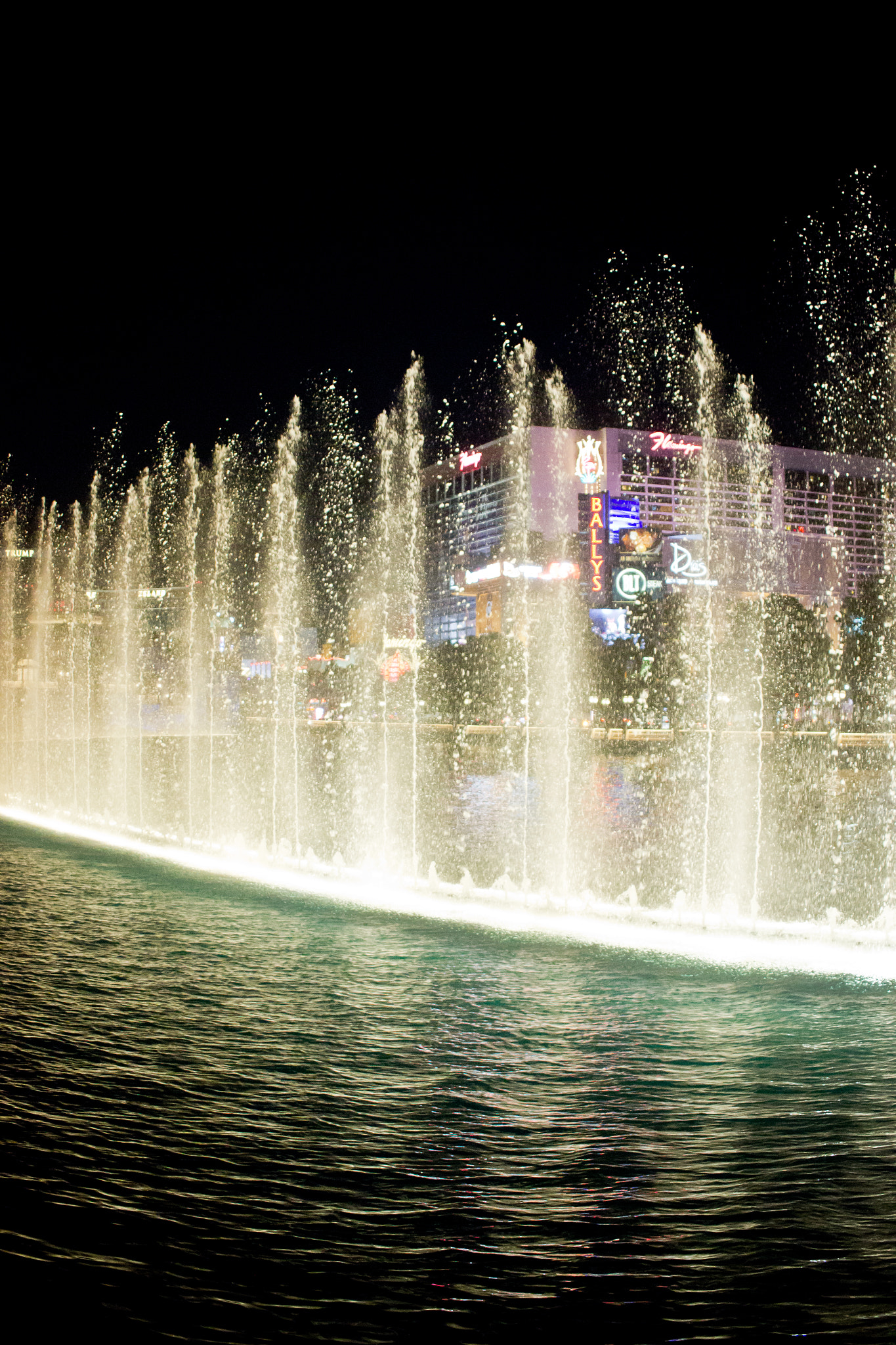 Canon EF-S 24mm F2.8 STM sample photo. Fountain watching photography