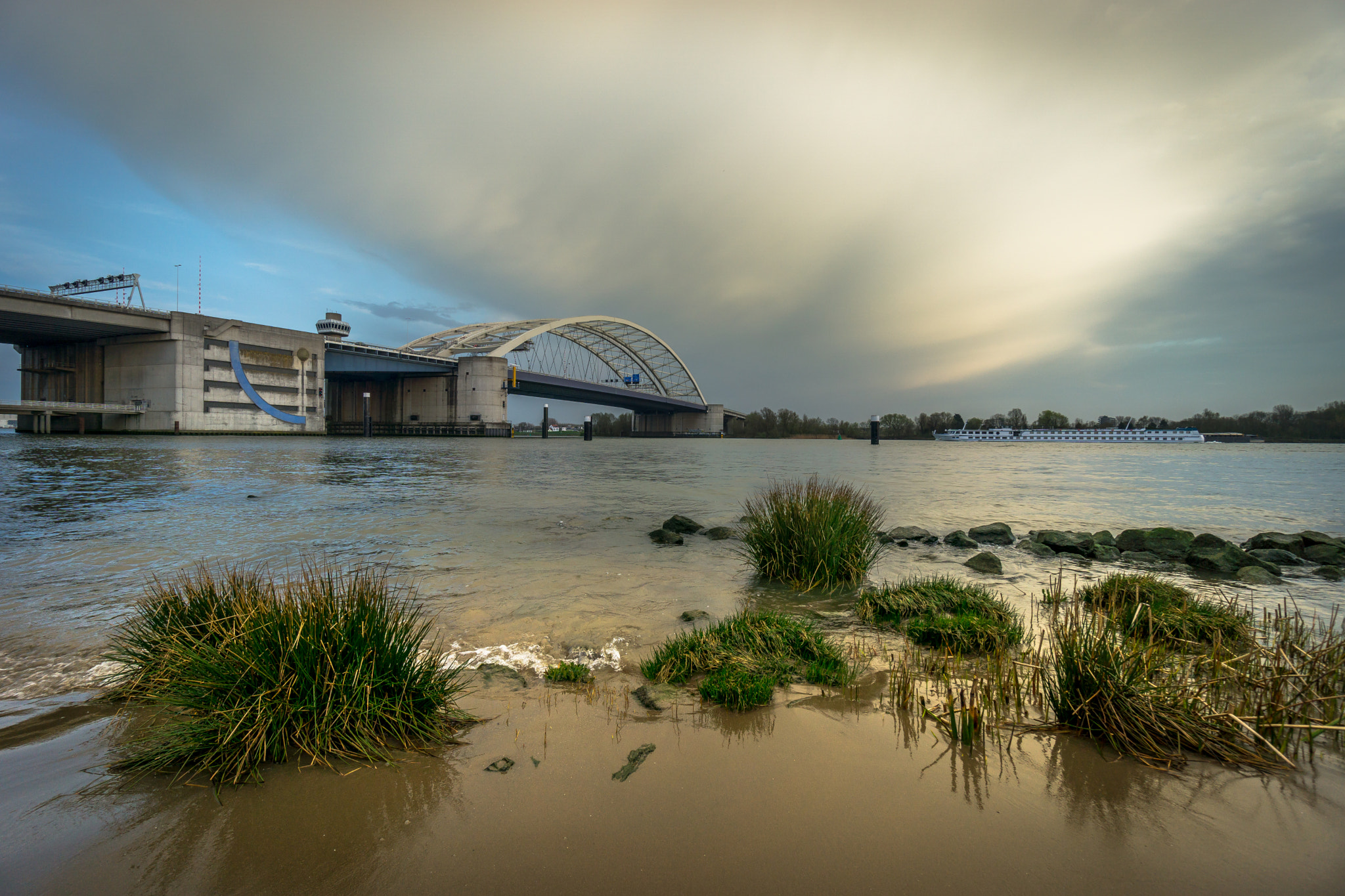 Sony a6000 + Sony E 10-18mm F4 OSS sample photo. Van brienenoordbrug photography