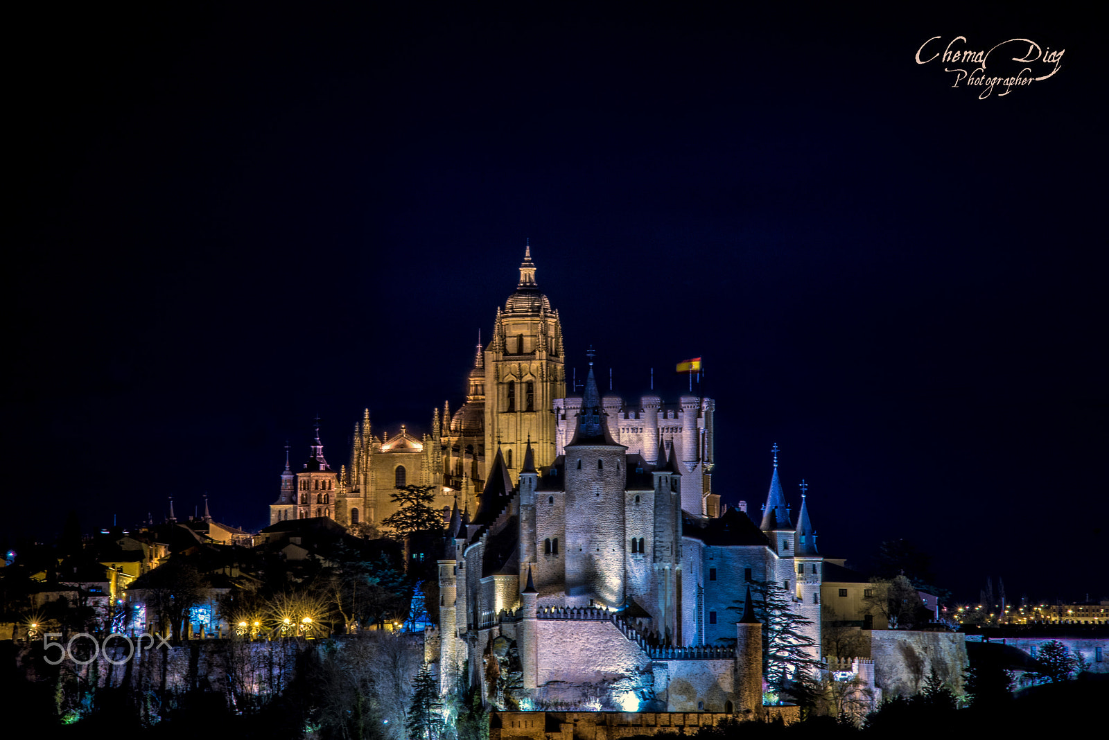Nikon D800 + Sigma 70-200mm F2.8 EX DG Macro HSM II sample photo. The alcazar and the cathedral. photography