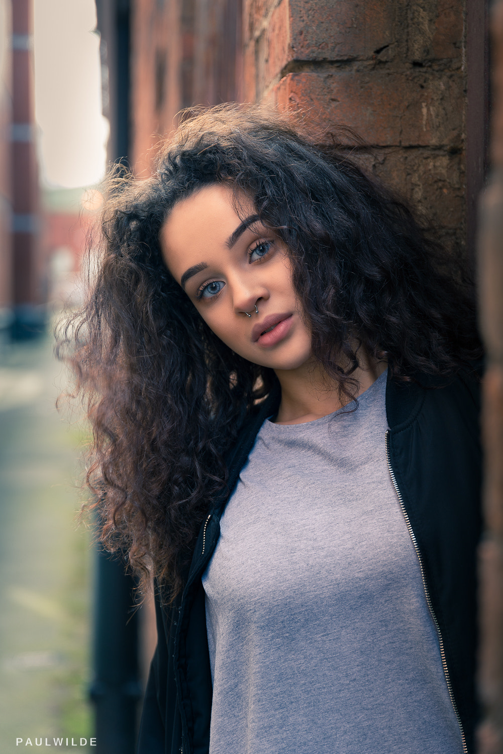 Sigma 24-105mm F4 DG OS HSM Art sample photo. Ebony in the alleyway photography