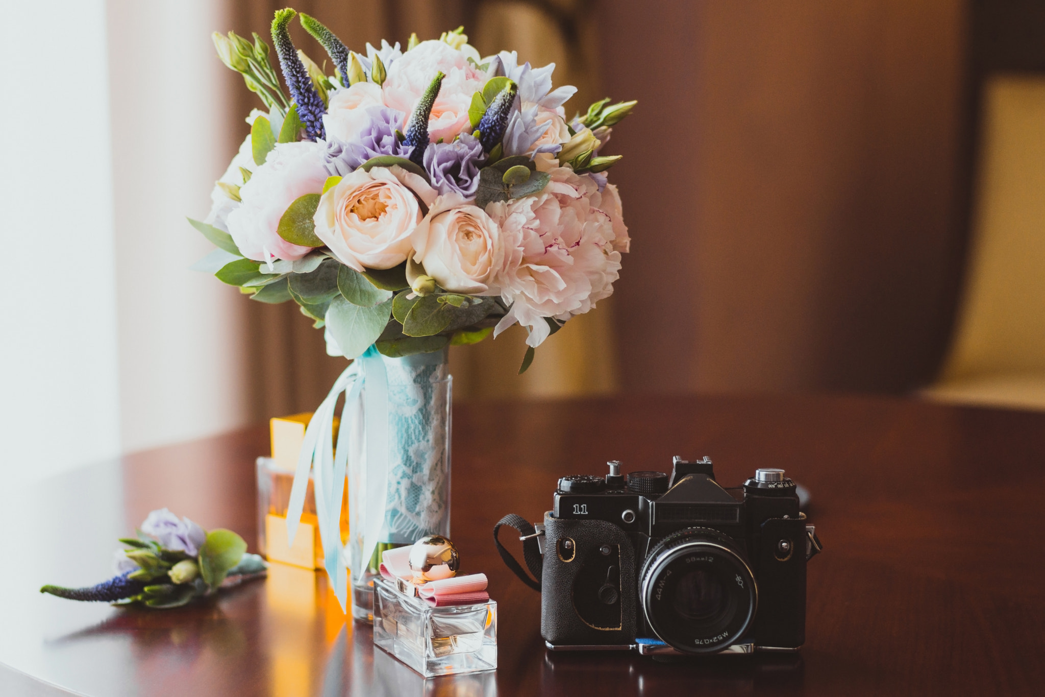 Sony SLT-A77 + Sony 50mm F1.4 sample photo. Beautiful wedding bouquet, flowers with a camera photography