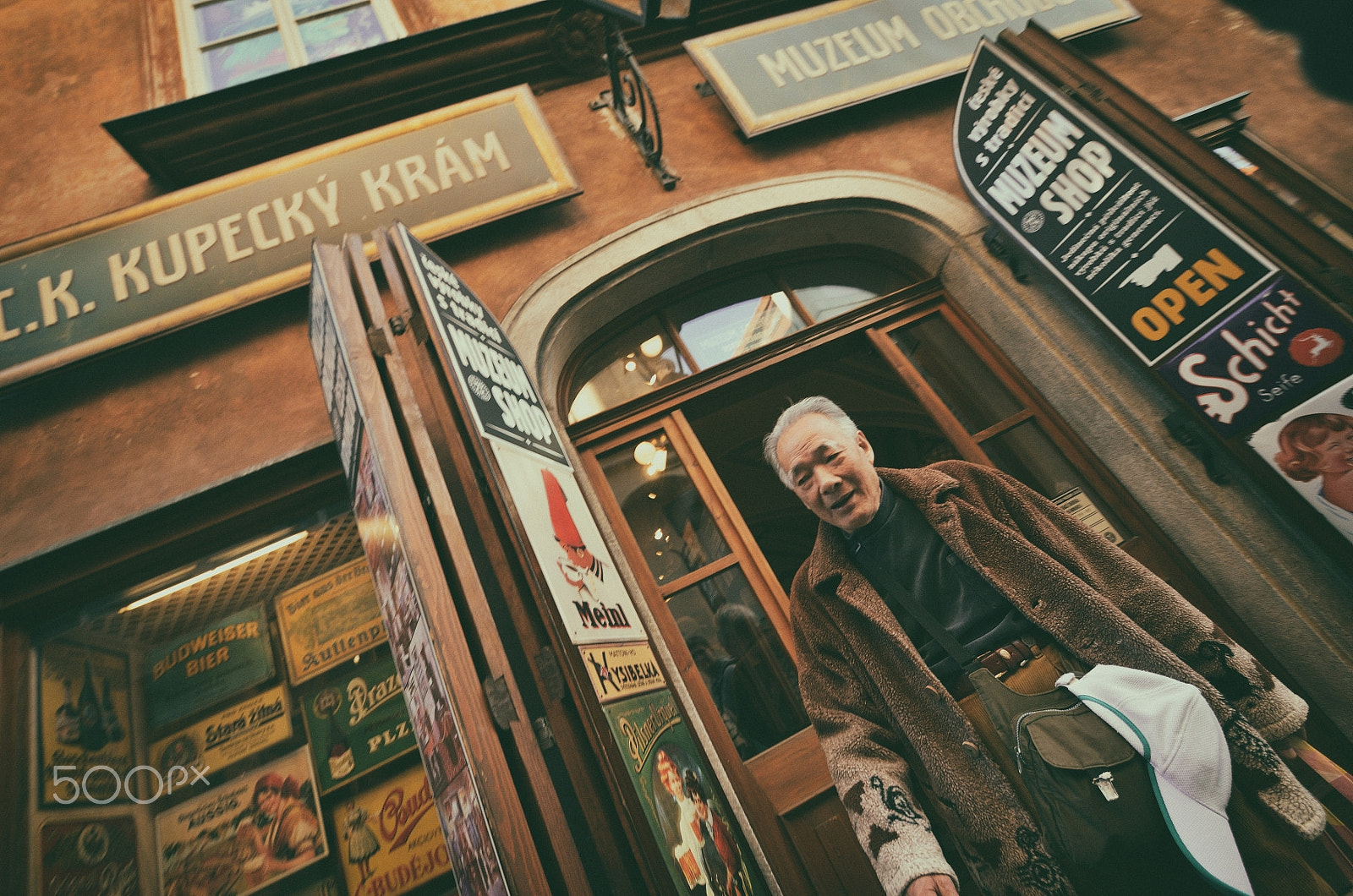 Samyang 14mm F2.8 ED AS IF UMC sample photo. Old man ... photography