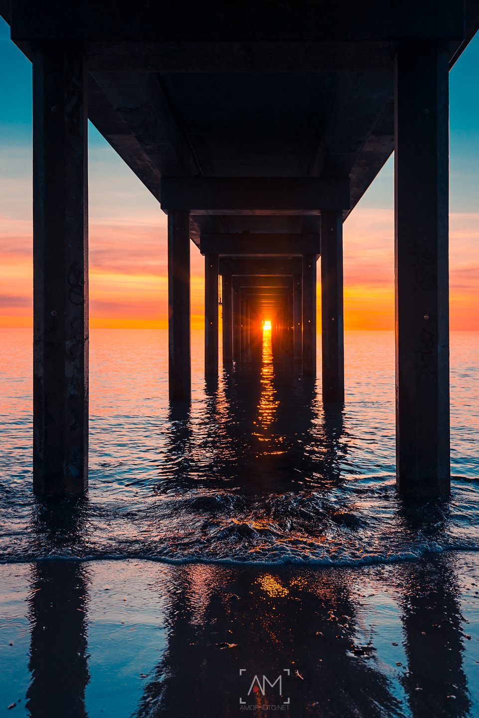 Nikon D800 + Nikon AF-S Nikkor 16-35mm F4G ED VR sample photo. Sunset under brighton jetty photography