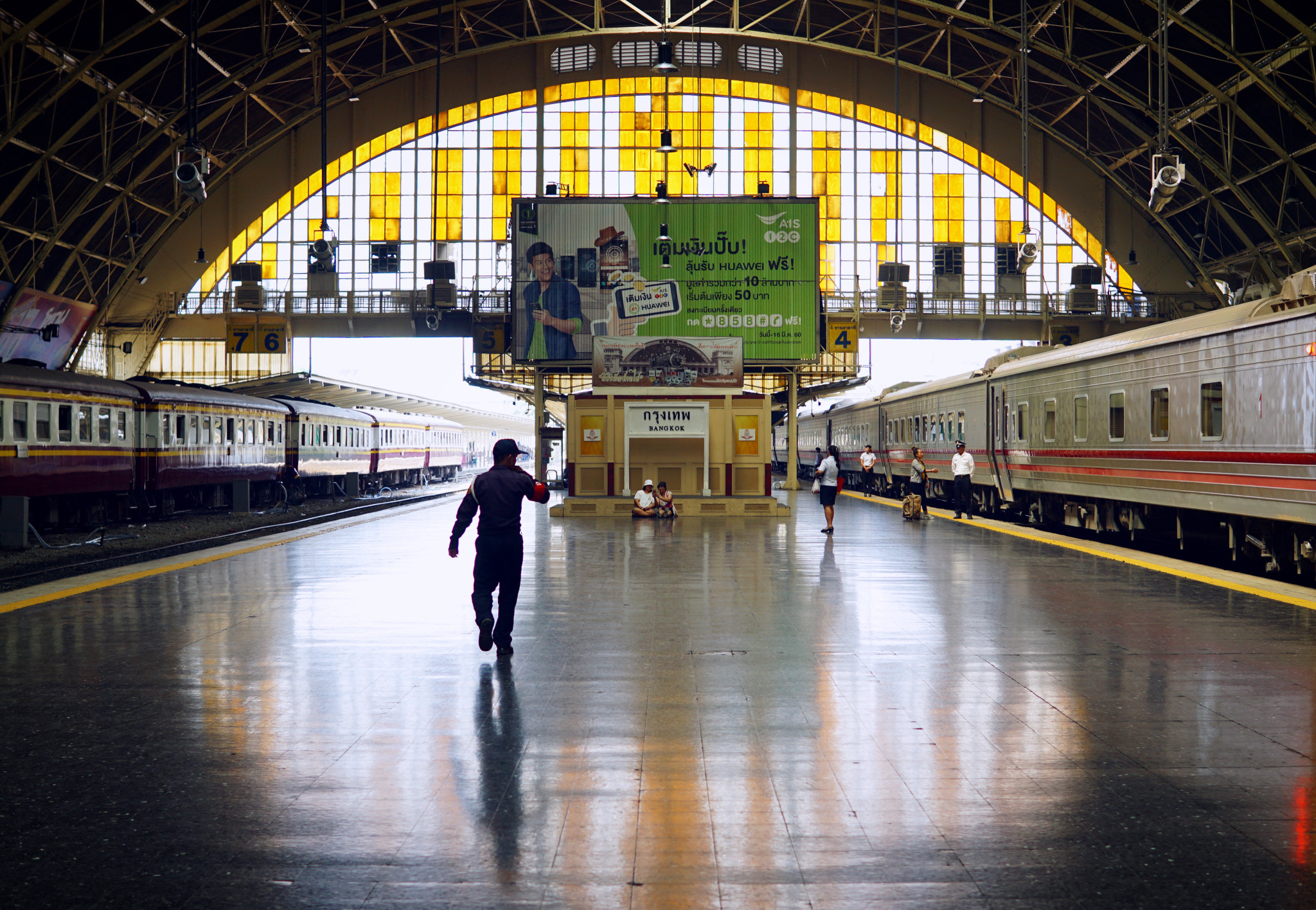 Sony a5100 sample photo. Bangkok station - hua lampong photography