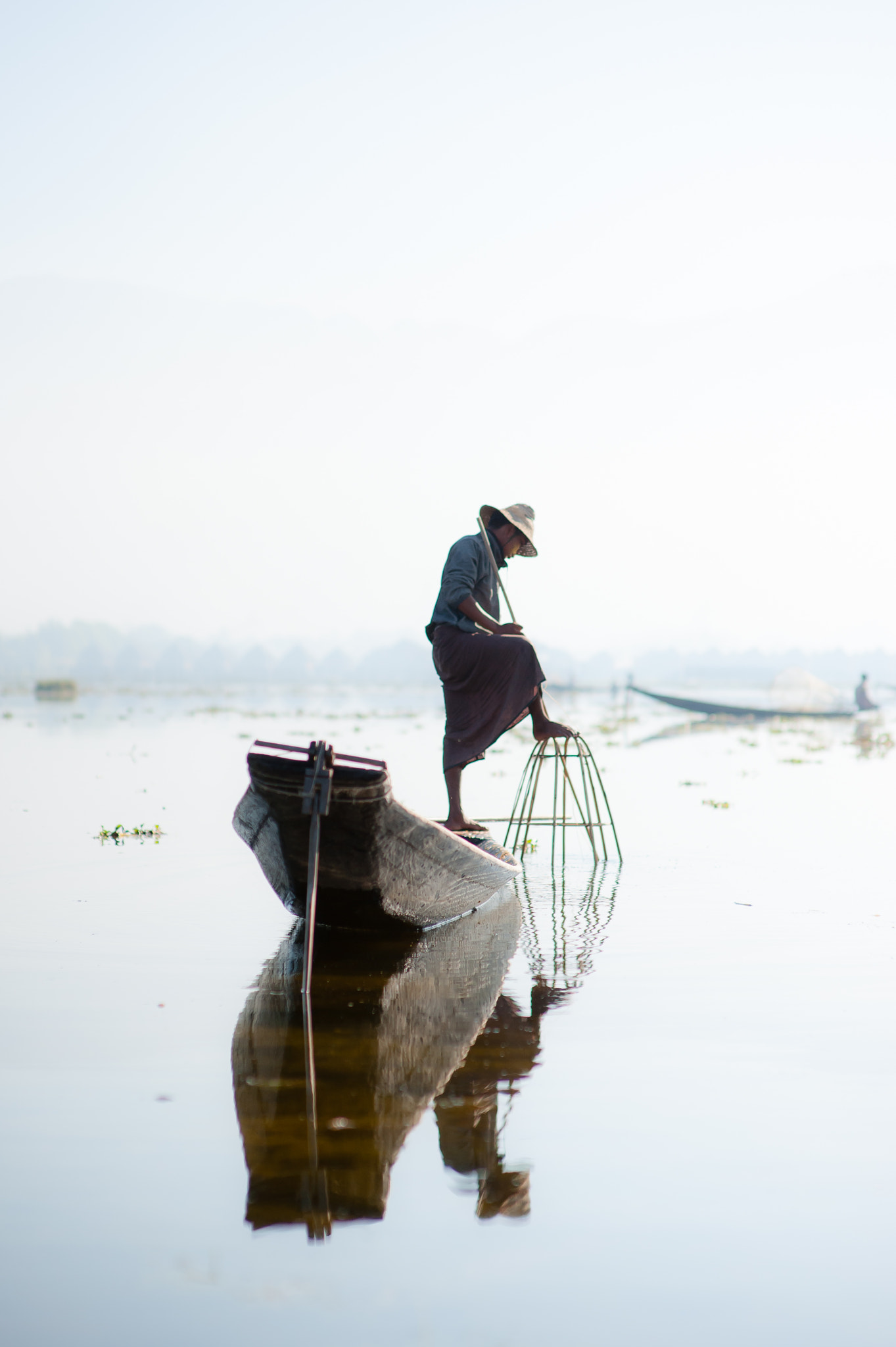 Sigma 85mm F1.4 EX DG HSM sample photo. Inle lake fisherman photography