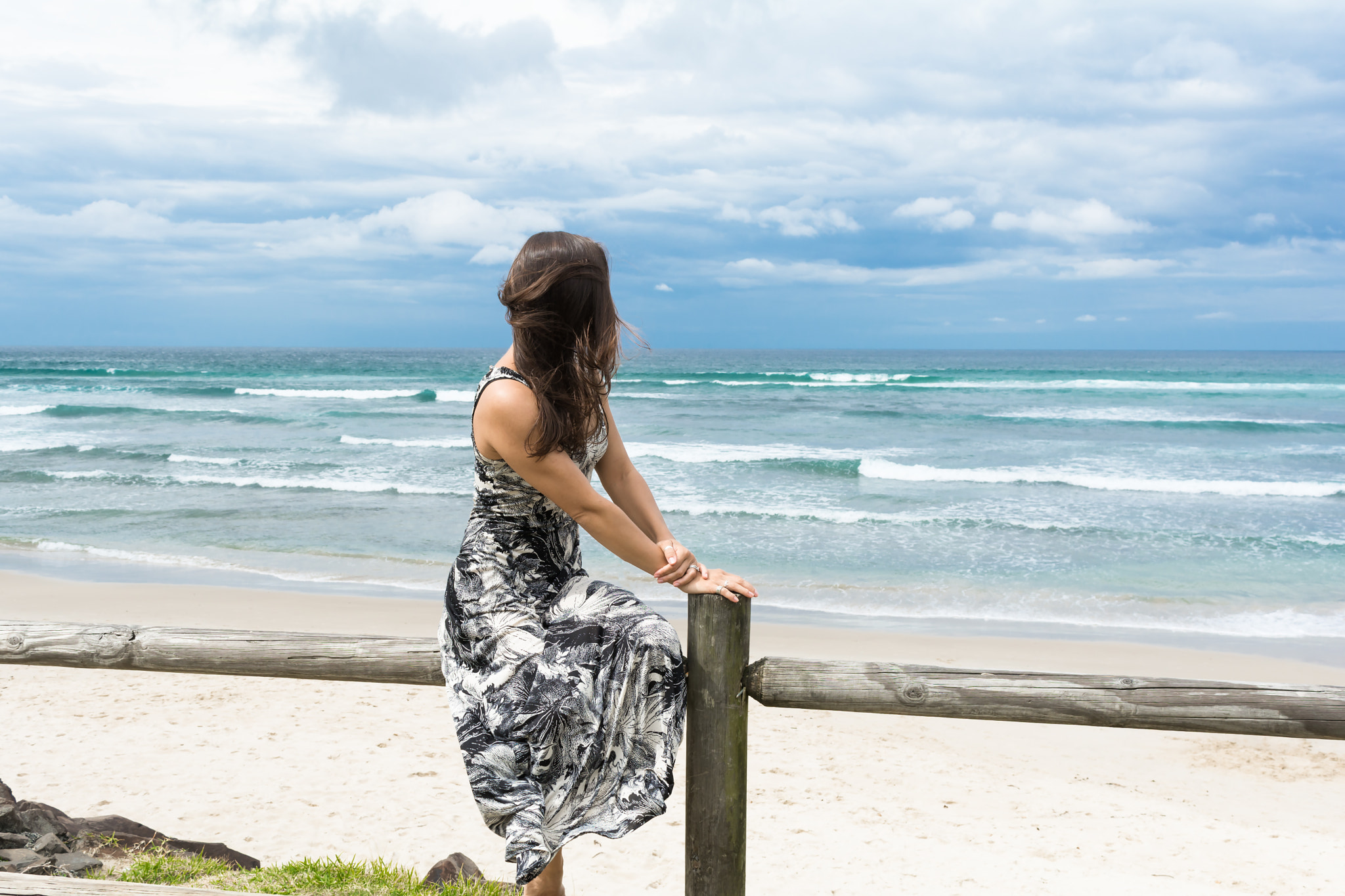 Nikon D7100 sample photo. The woman sitting on the wooden fence in byron bay photography