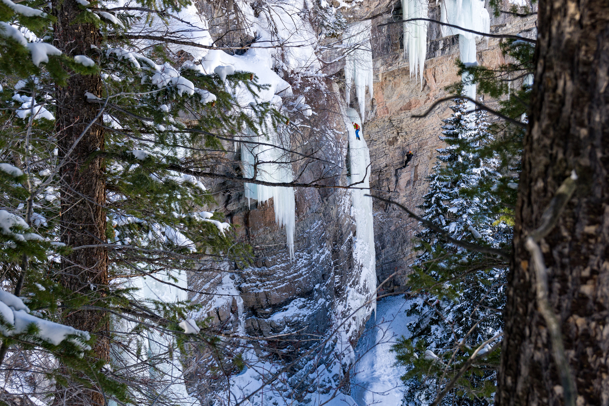 Sony a6300 + Sony Vario-Tessar T* E 16-70mm F4 ZA OSS sample photo. Ice climbing vail colorado photography