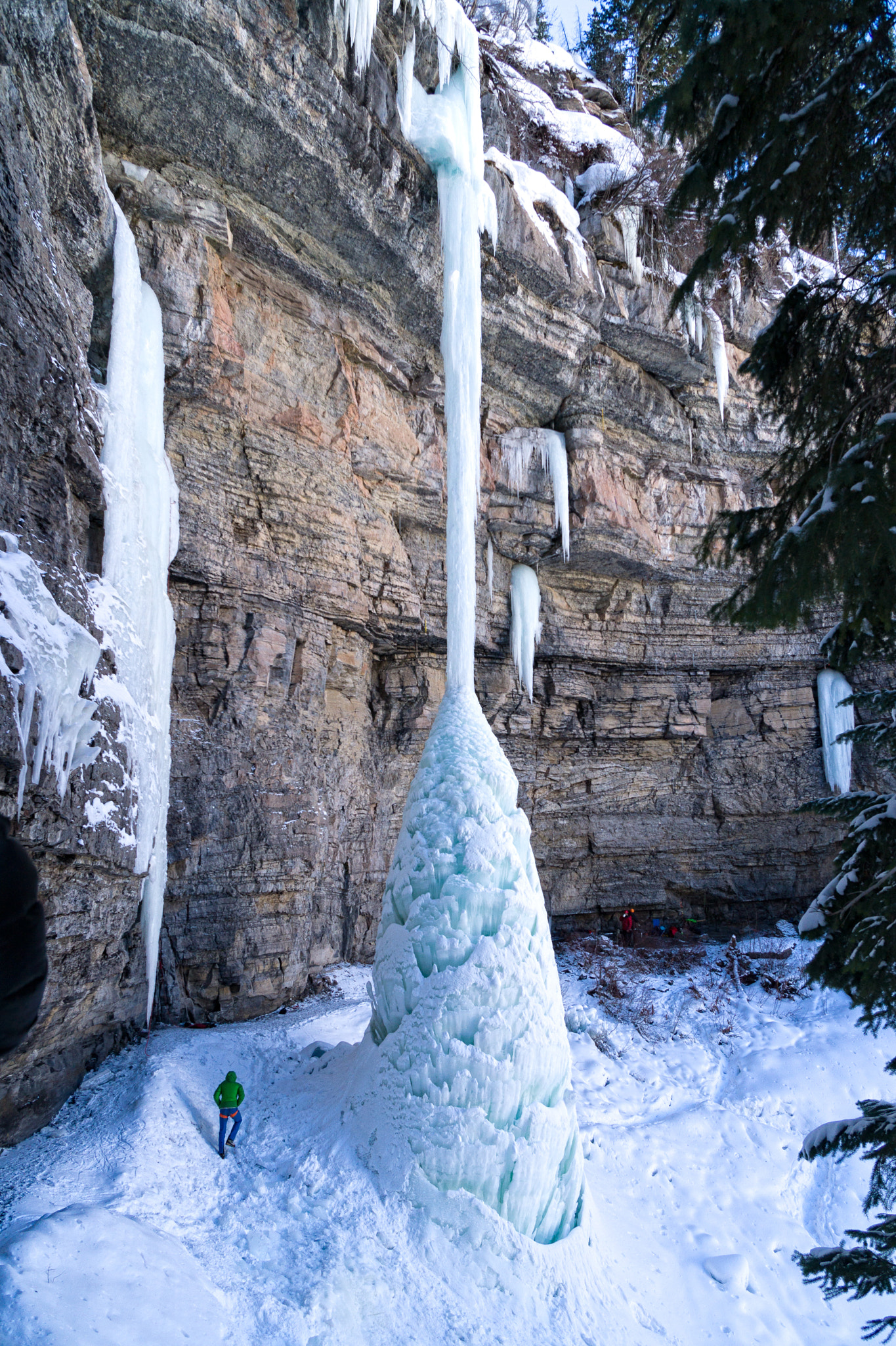 Sony a6300 + Sony Vario-Tessar T* E 16-70mm F4 ZA OSS sample photo. Ice climbing vail colorado photography