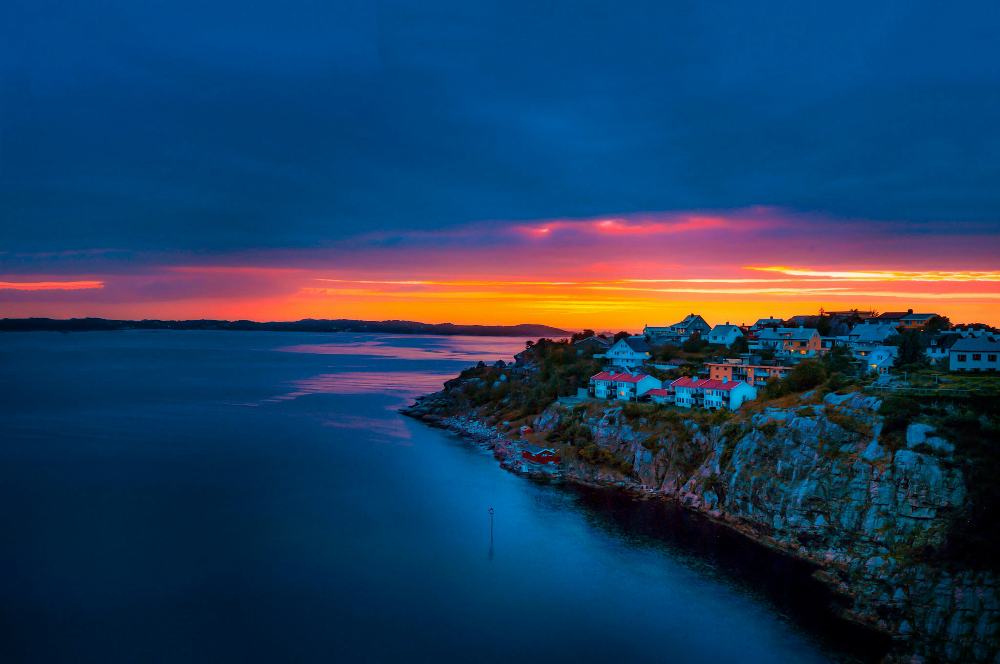 Samsung NX30 + Samsung NX 30mm F2 Pancake sample photo. Sunset in kristiansand.  photography