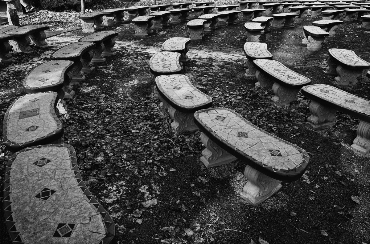 Fujifilm XF 10-24mm F4 R OIS sample photo. Bench curves photography
