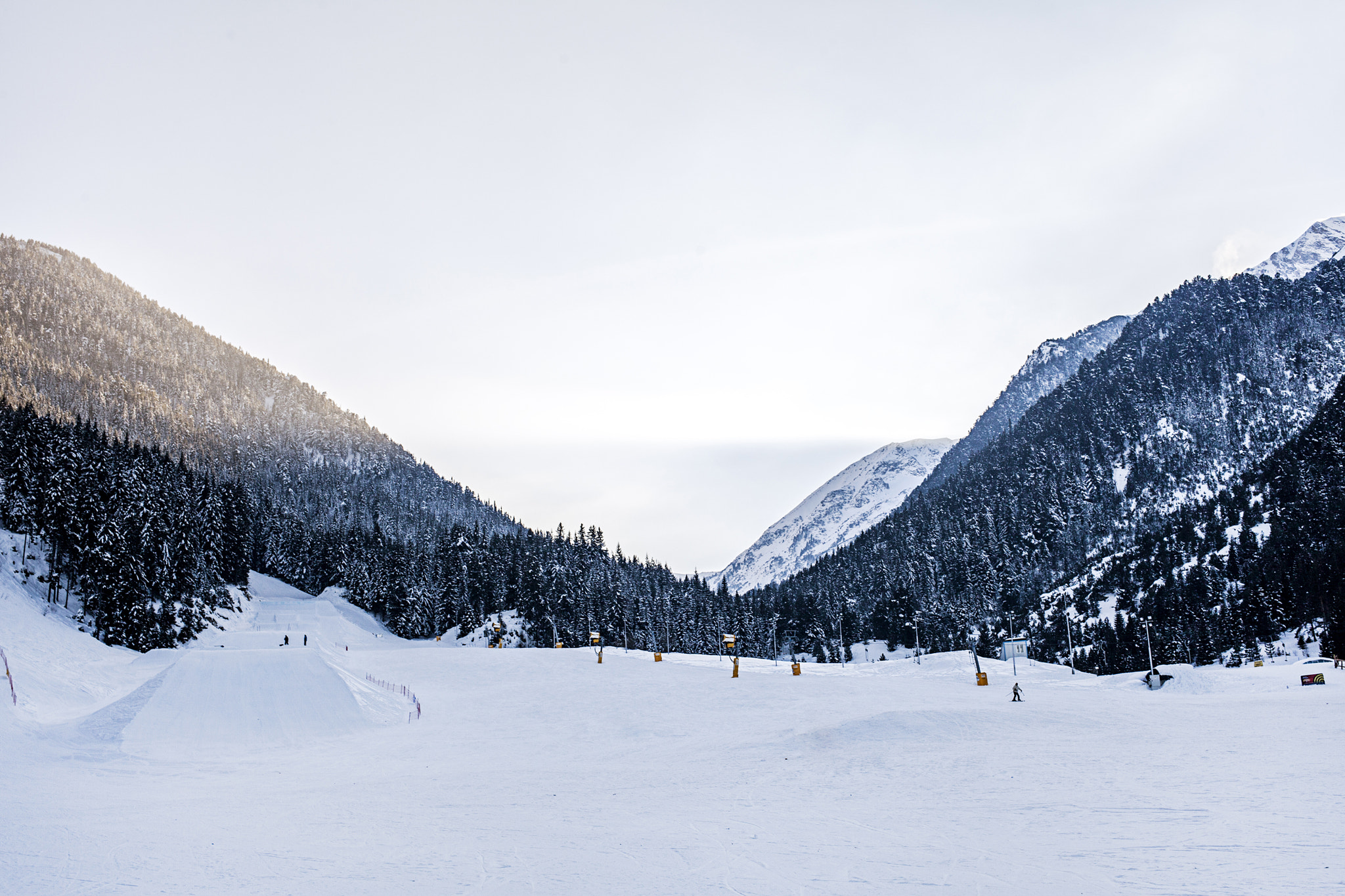 Canon EF 35mm F2 IS USM sample photo. Bansko photography
