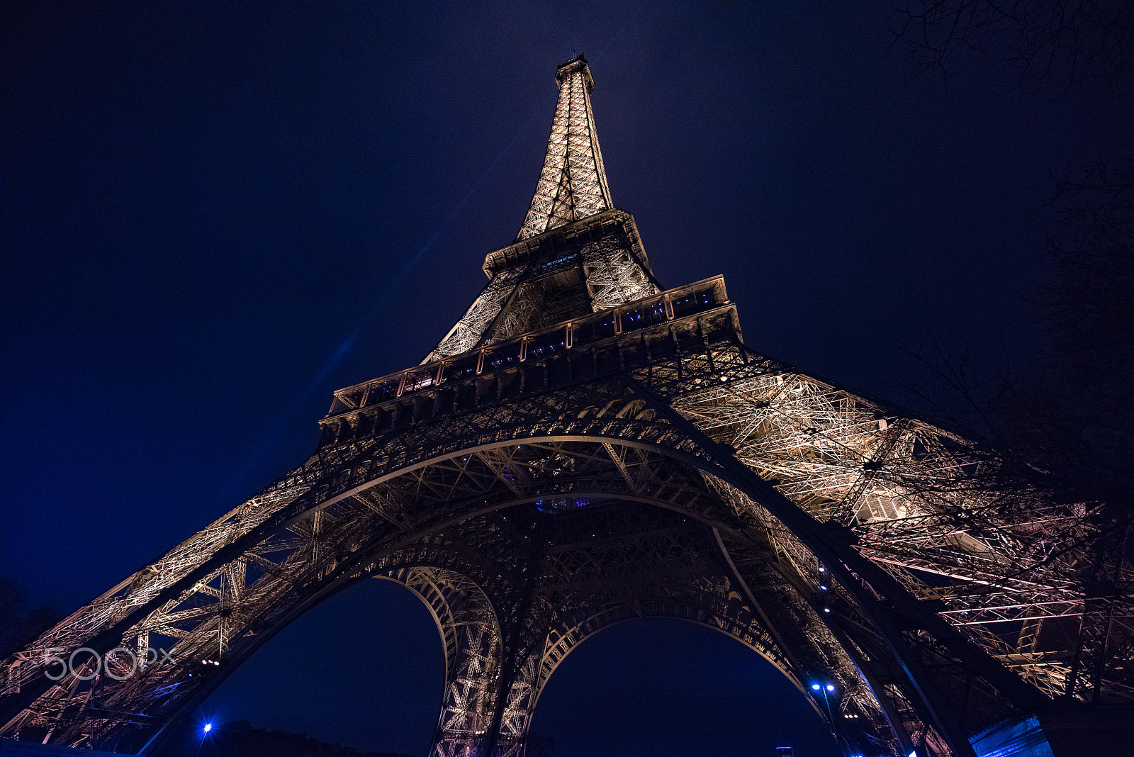 Sony a7R + Sony Vario-Tessar T* FE 16-35mm F4 ZA OSS sample photo. Solid steel structure photography