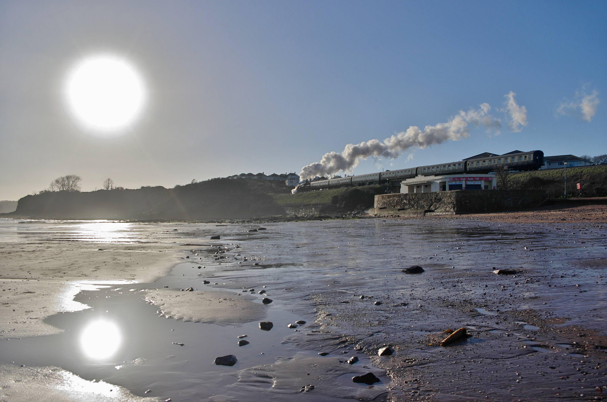 smc PENTAX-DA L 18-55mm F3.5-5.6 sample photo. Steaming into the sun photography