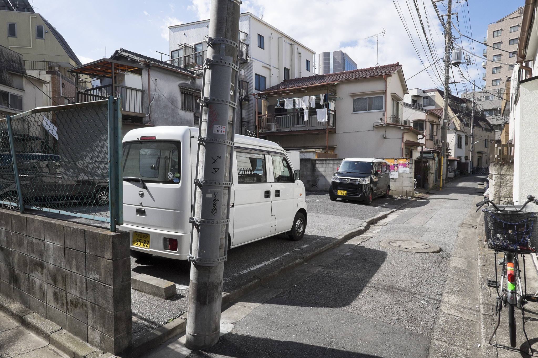 Fujifilm X-T1 + Fujifilm XF 14mm F2.8 R sample photo. Tokyo.足立区千住　飲食街裏の路地 photography