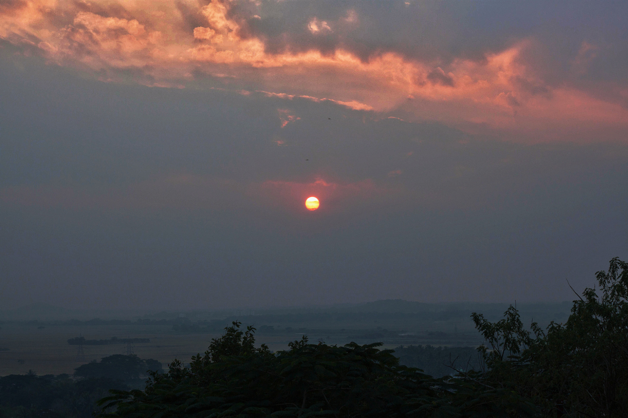 Canon EOS 500D (EOS Rebel T1i / EOS Kiss X3) + Canon EF 50mm F1.8 II sample photo. Pleasant sunset photography