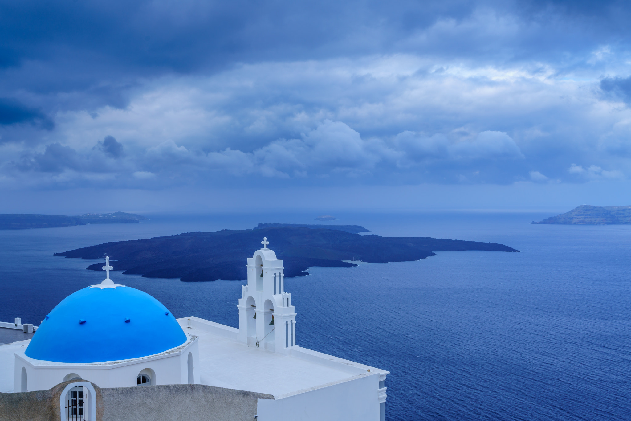 Sony a7R II + Sony Vario-Tessar T* FE 16-35mm F4 ZA OSS sample photo. Blue on blue photography