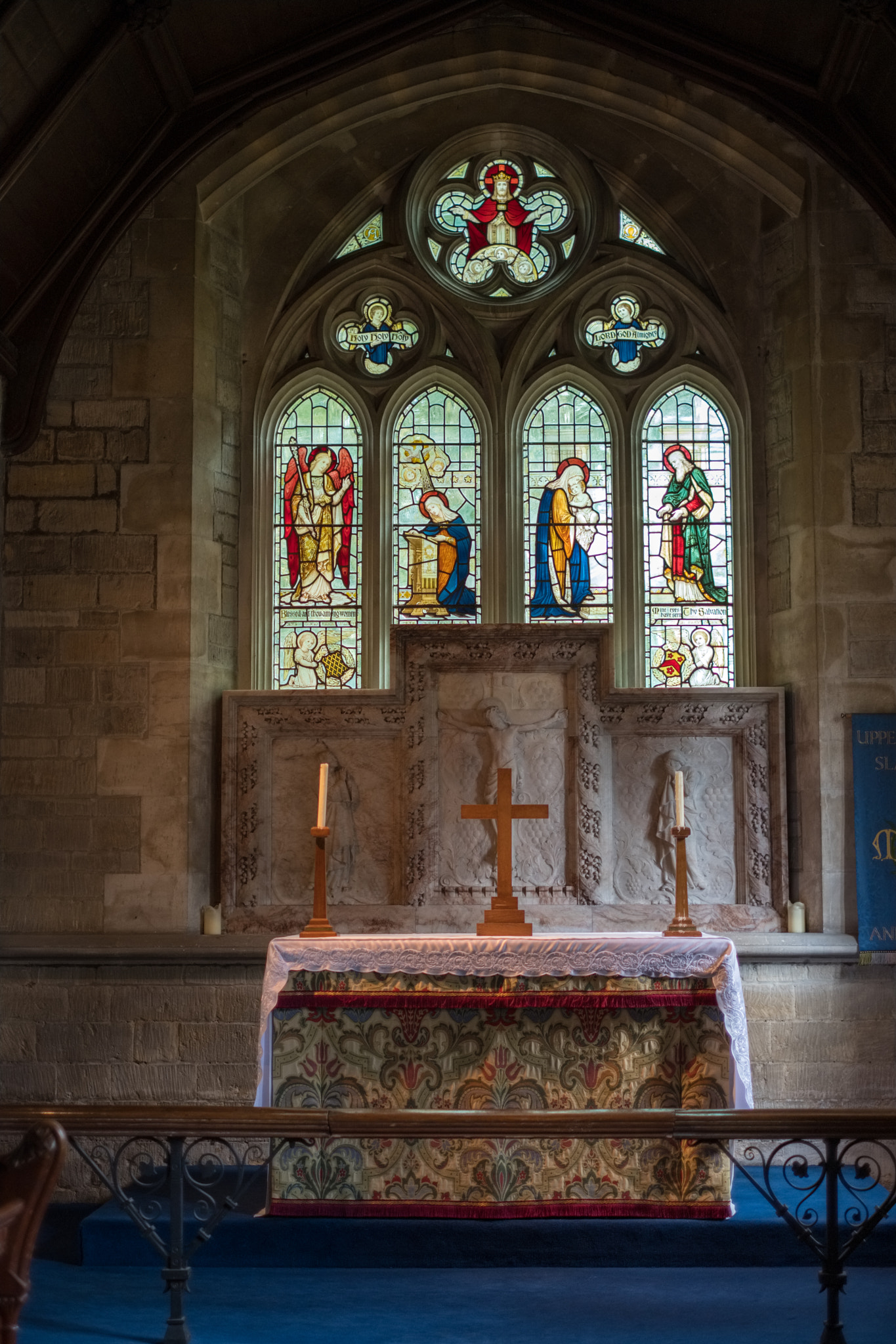 Fujifilm X-T2 + Fujifilm XF 35mm F1.4 R sample photo. Interior view of st. mary's church in lower slaughter photography