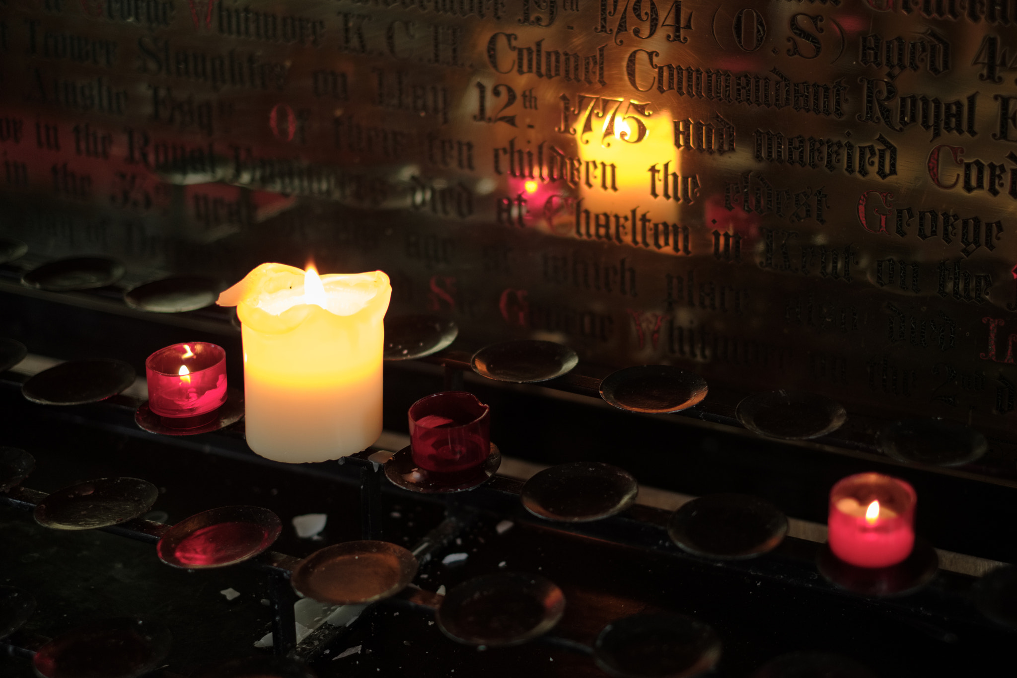 Fujifilm X-T2 + Fujifilm XF 35mm F1.4 R sample photo. Candles burning in st. mary's church in lower slaughter photography