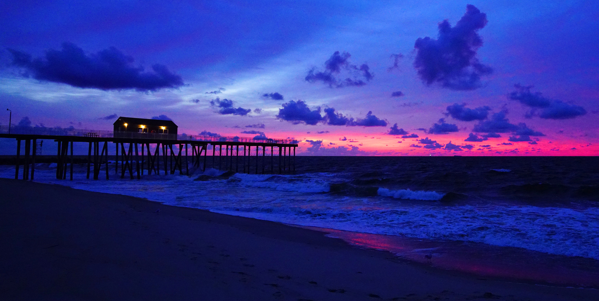 Sony a7R II + Sony Vario-Tessar T* FE 16-35mm F4 ZA OSS sample photo. Magenta and purple at dawn photography