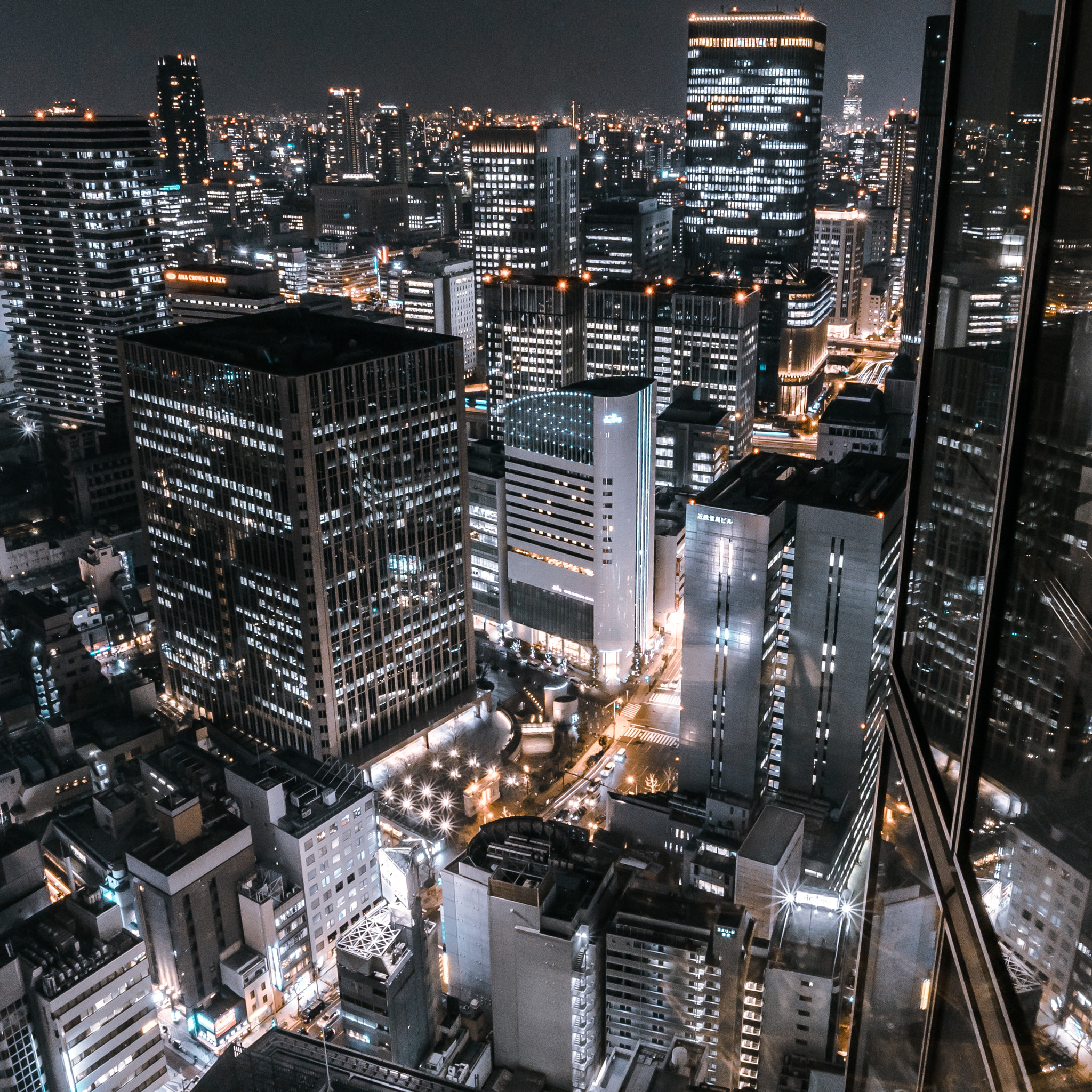 Nikon AF-S Nikkor 18-35mm F3.5-4.5G ED sample photo. City lights photography
