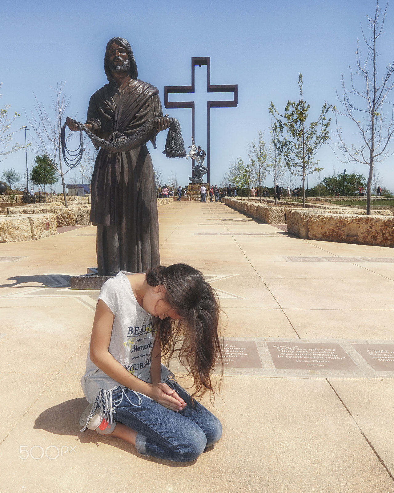 Nikon D300S sample photo. Girl at cross garden praying photography