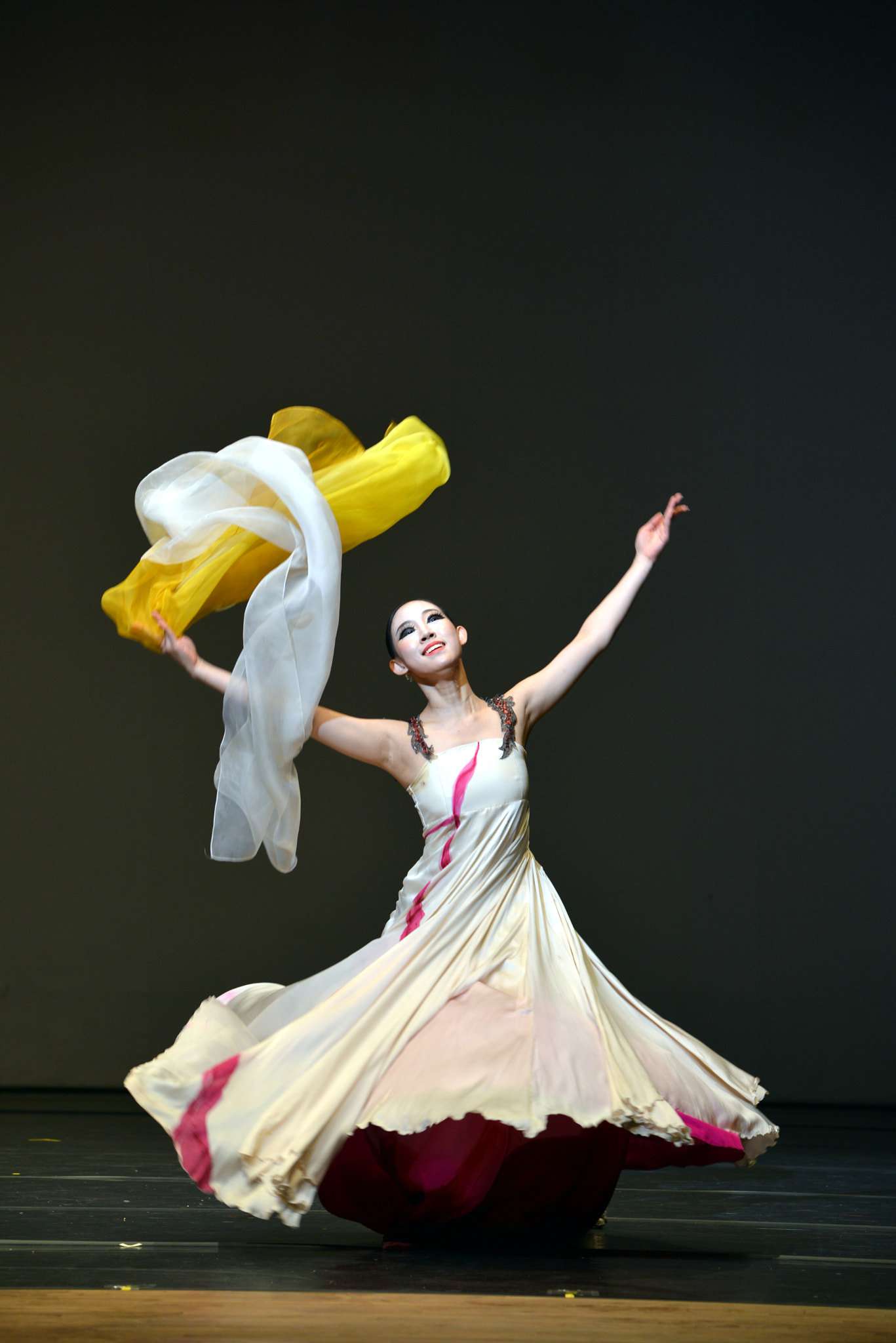 Nikon AF-Nikkor 80-200mm F2.8D ED sample photo. Korea creative dance photography