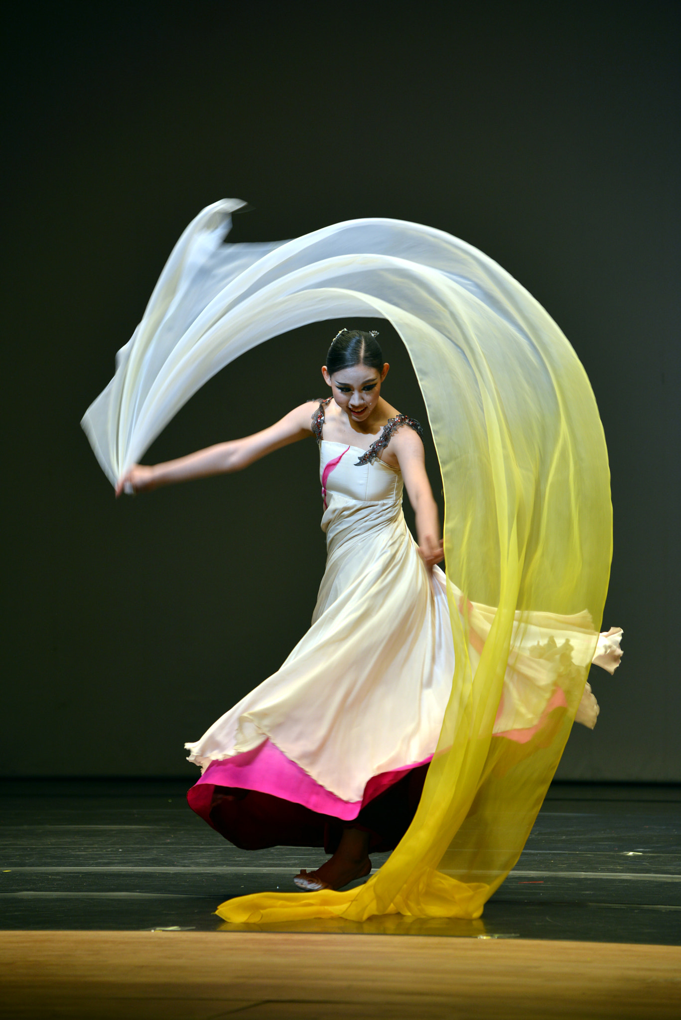 Nikon D600 + Nikon AF-Nikkor 80-200mm F2.8D ED sample photo. Korea creative dance photography