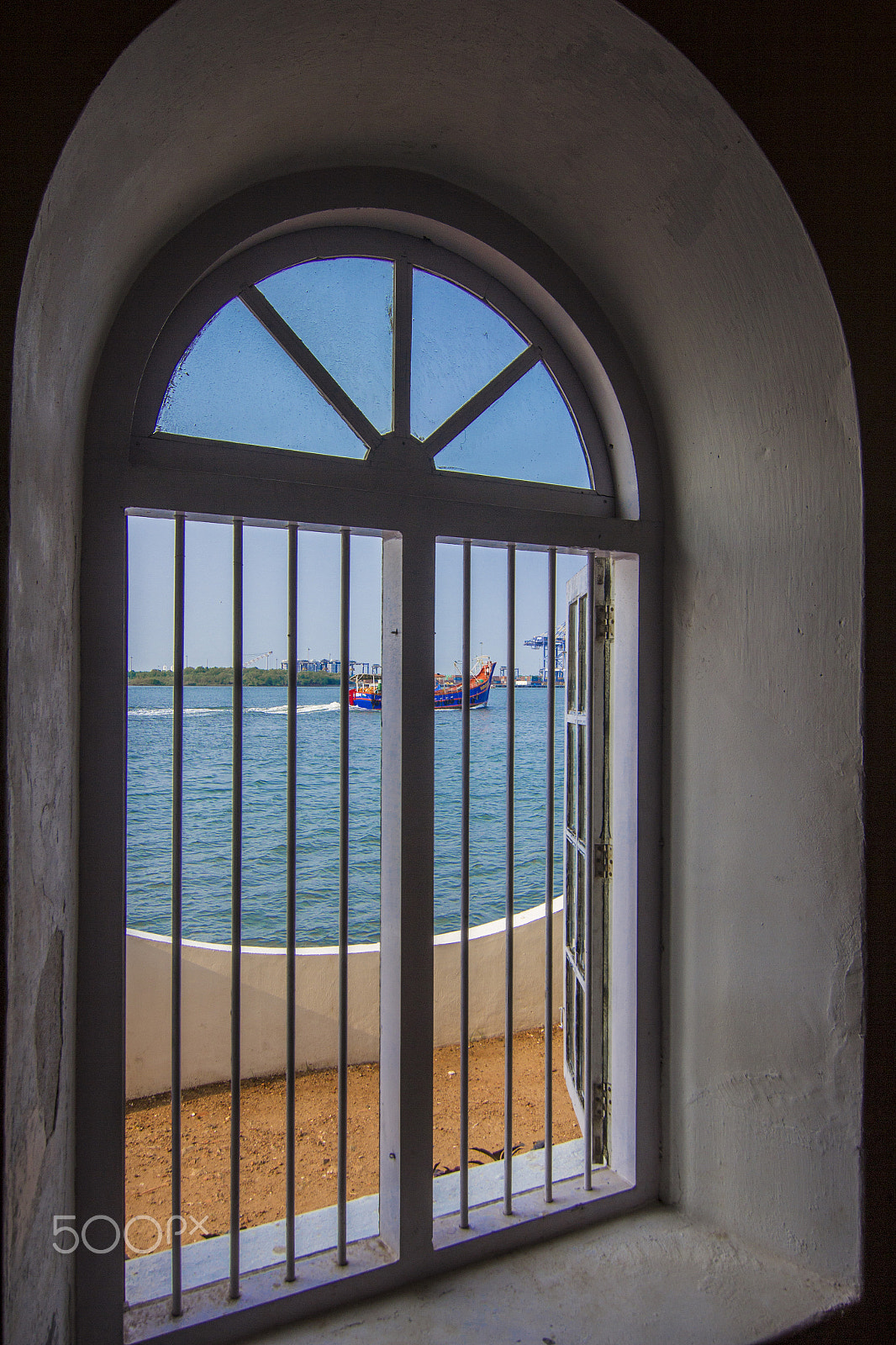 Canon EOS 60D sample photo. Window photography