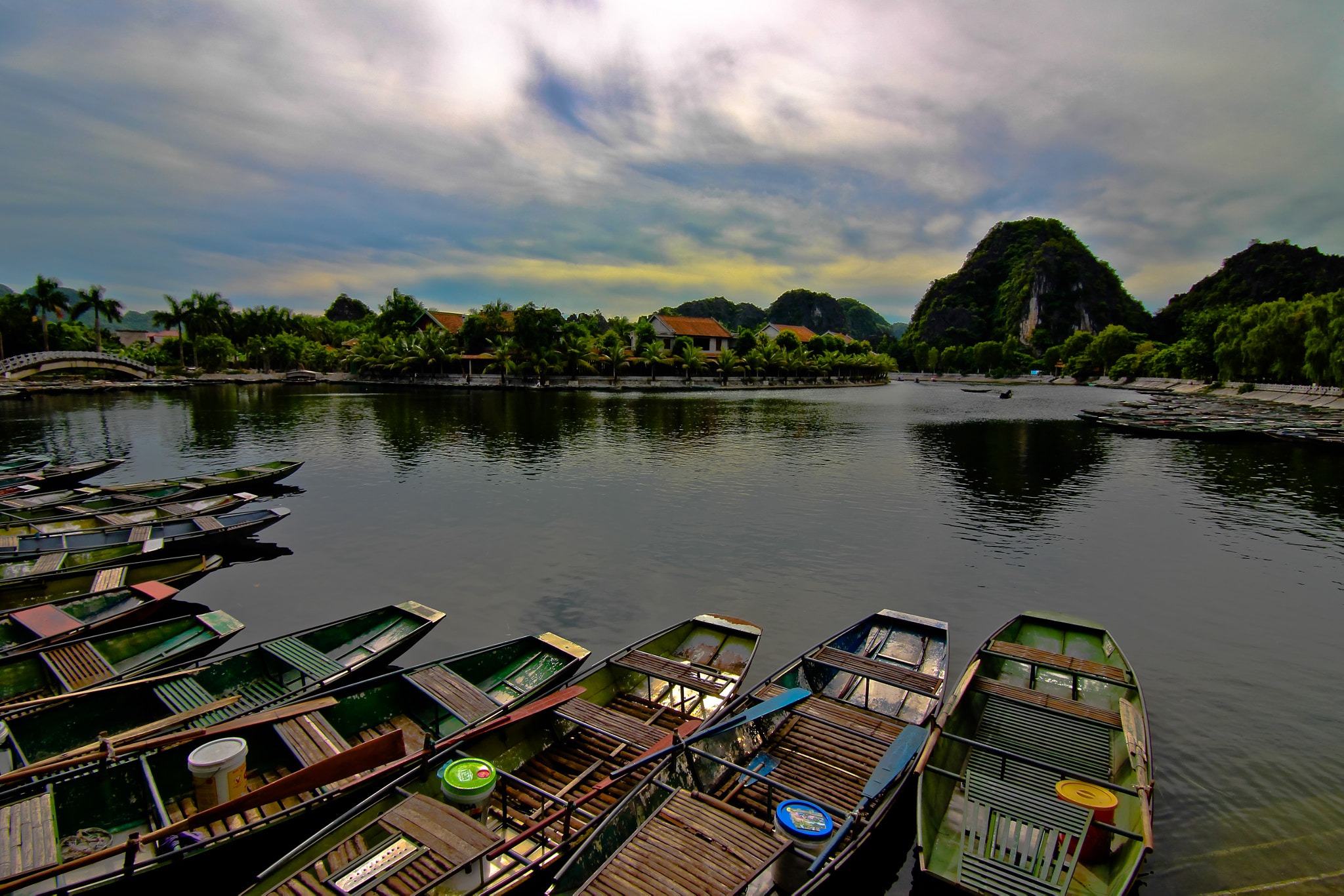 Canon EOS 1200D (EOS Rebel T5 / EOS Kiss X70 / EOS Hi) + Canon EF-S 10-18mm F4.5–5.6 IS STM sample photo. Tam coc photography