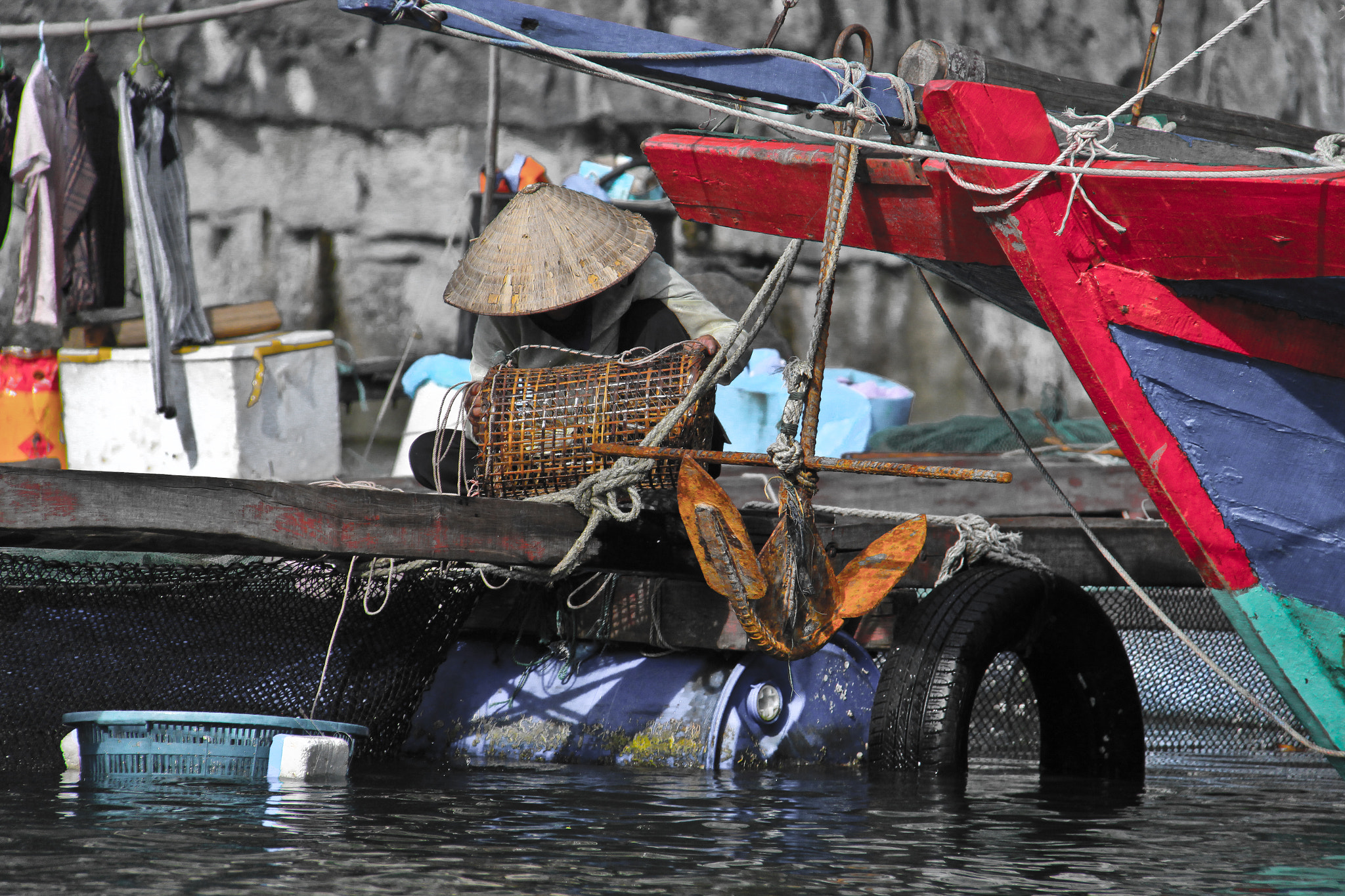 Canon EF-S 18-200mm F3.5-5.6 IS sample photo. Halong bay photography