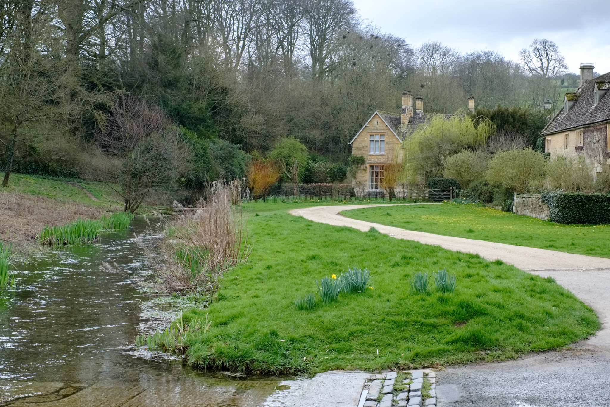 Fujifilm X-T2 + Fujifilm XF 35mm F1.4 R sample photo. Scenic view of upper slaughter village photography