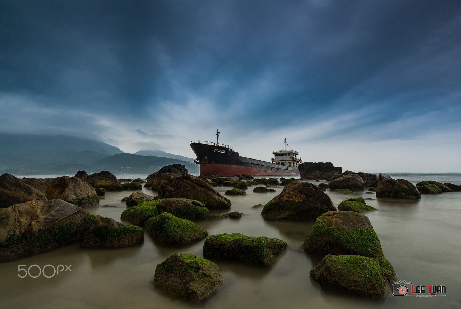 Nikon D610 + Nikon AF-S Nikkor 20mm F1.8G ED sample photo. Mắc cạn - no way to be out photography