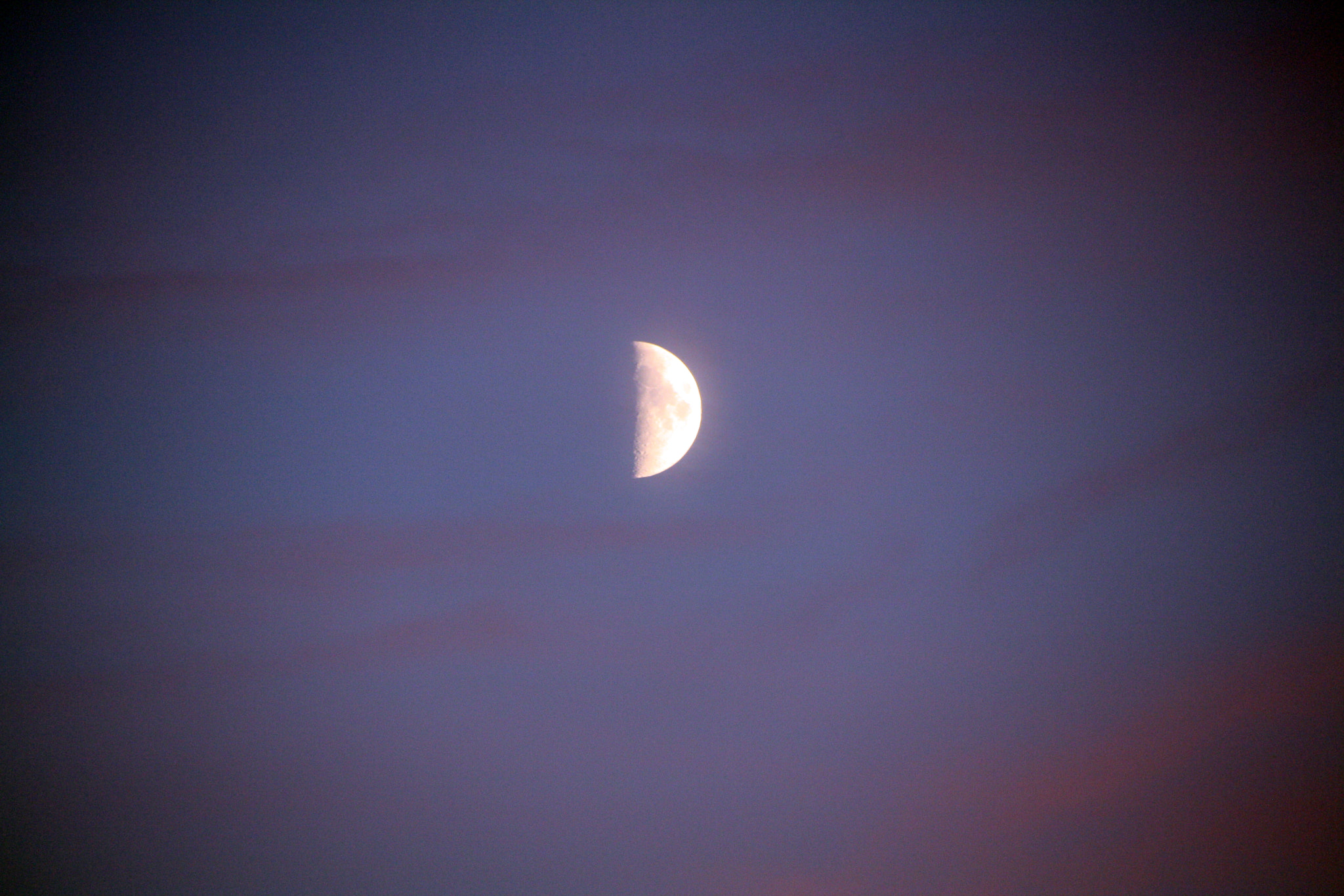 Canon EOS 1000D (EOS Digital Rebel XS / EOS Kiss F) sample photo. Half moon photography