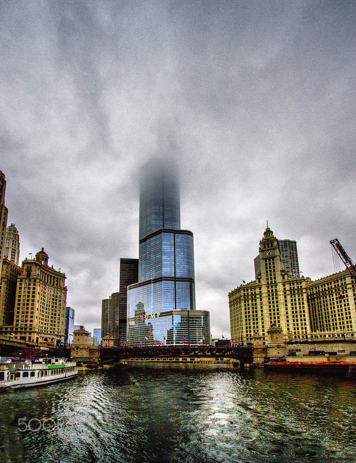 Canon EF-S 10-22mm F3.5-4.5 USM sample photo. Chicago river tour photography