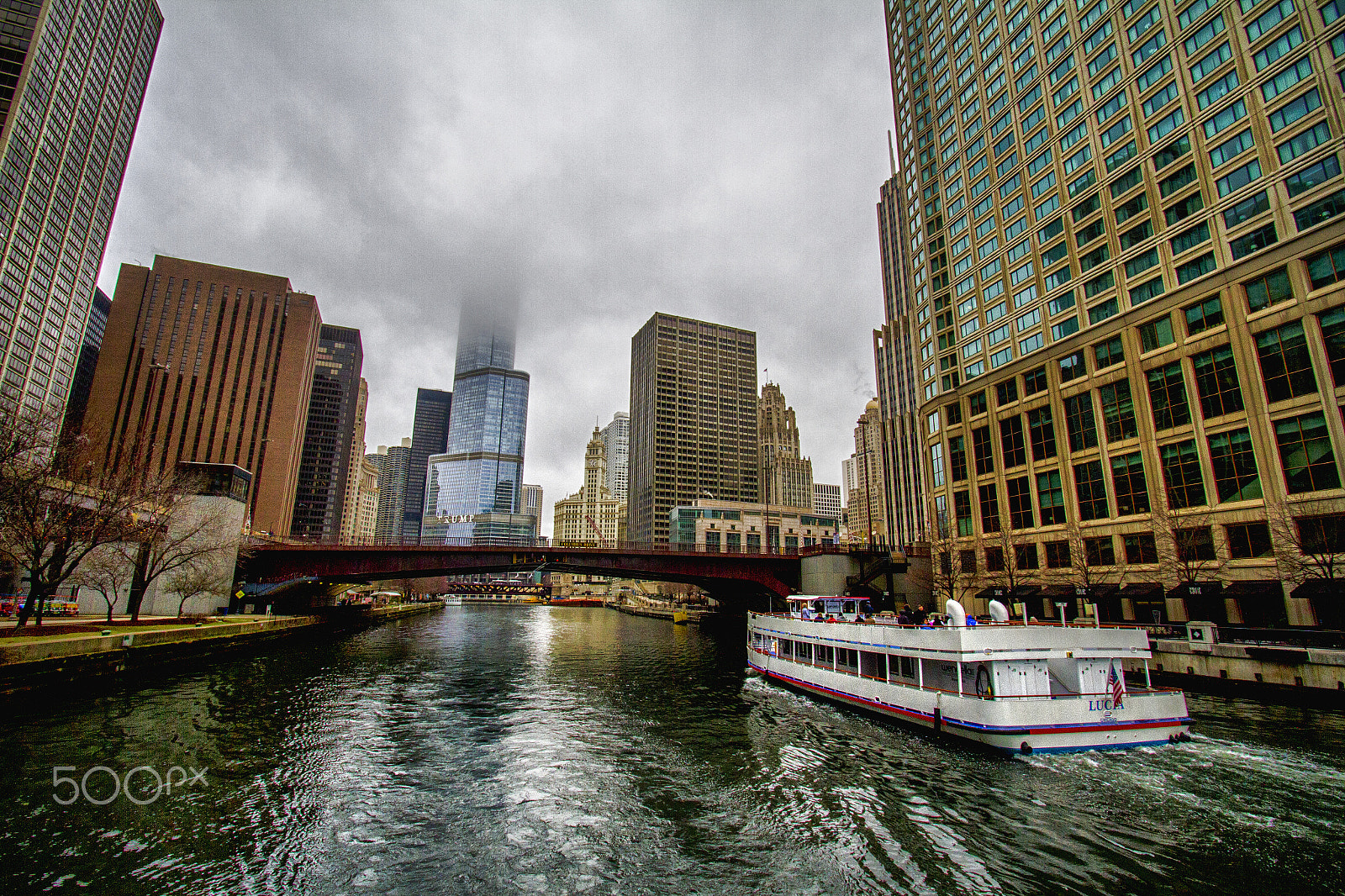 Canon EOS 7D + Canon EF-S 10-22mm F3.5-4.5 USM sample photo. Chicago river tour photography