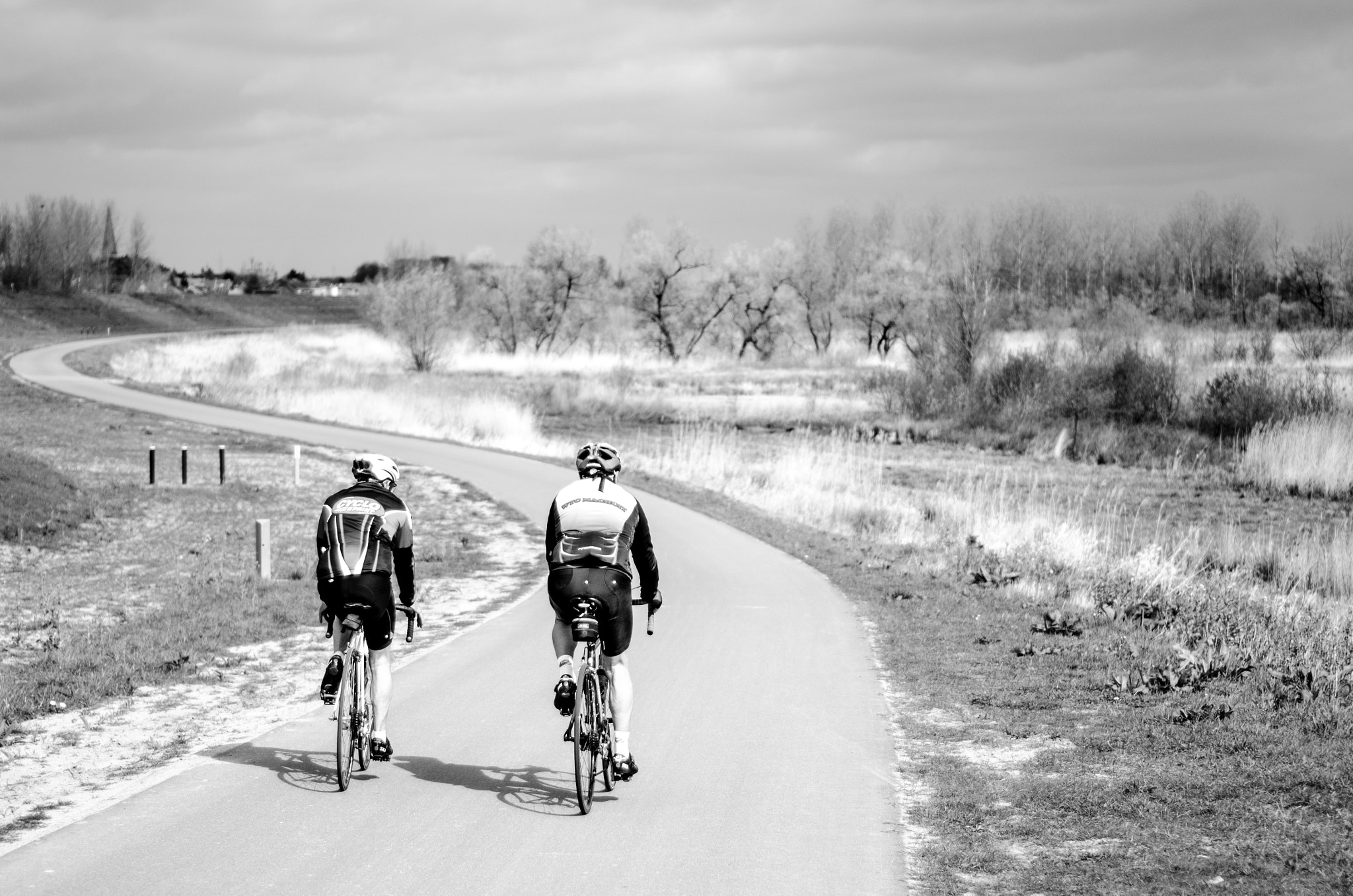 Nikon D7000 + Nikon AF Nikkor 50mm F1.8D sample photo. Bicyclists photography